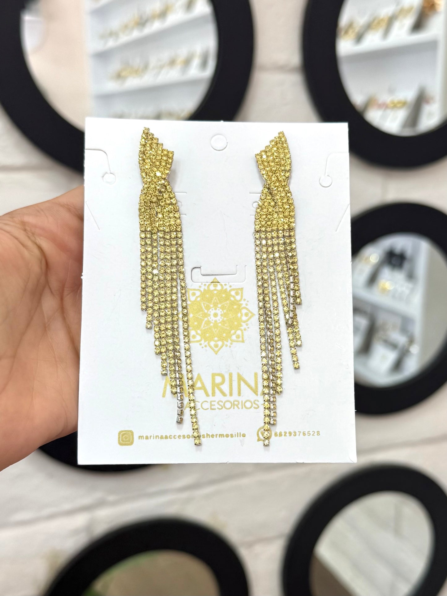 Aretes de pedrería multicolor