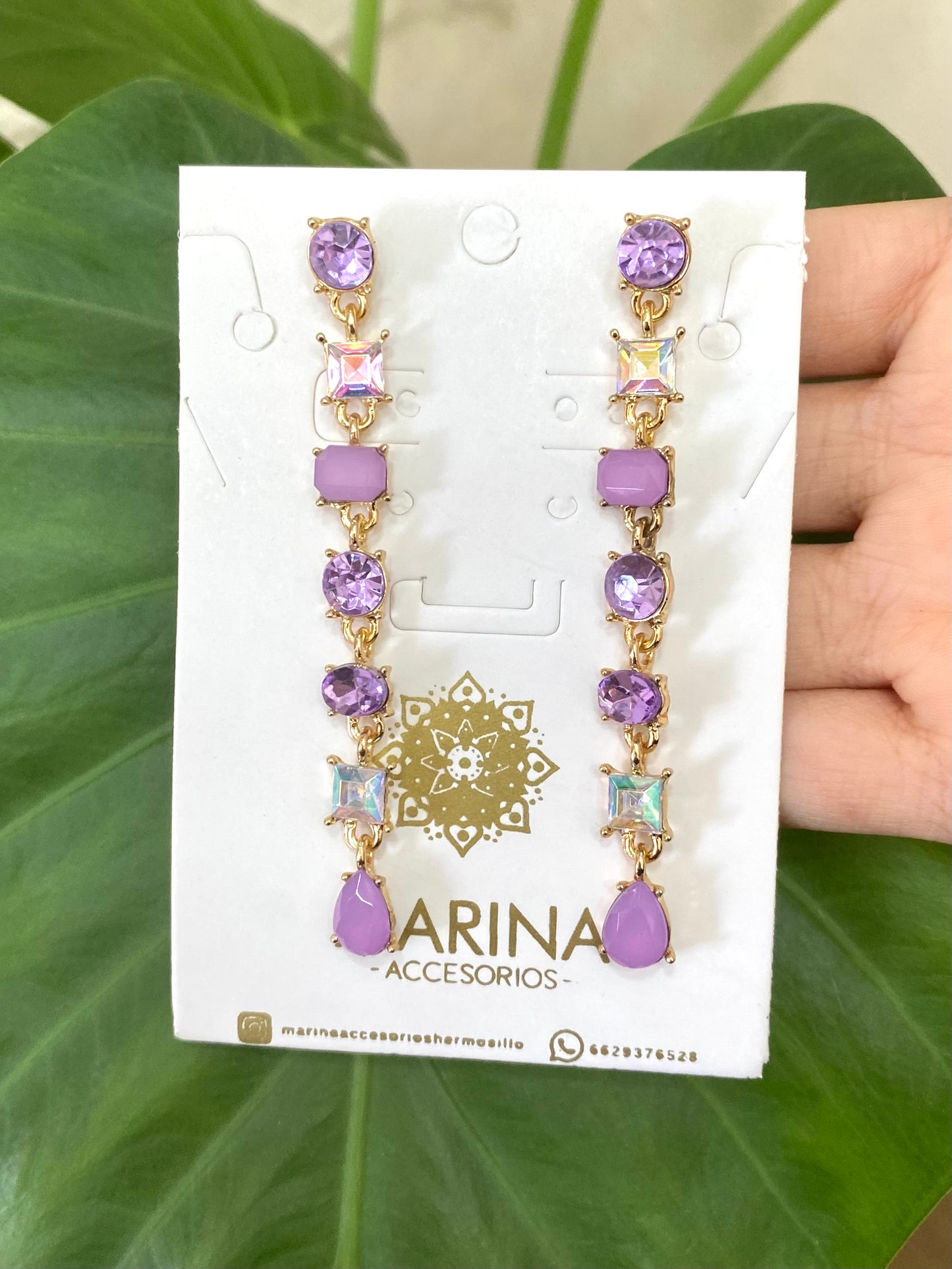 Aretes de pedrería morado