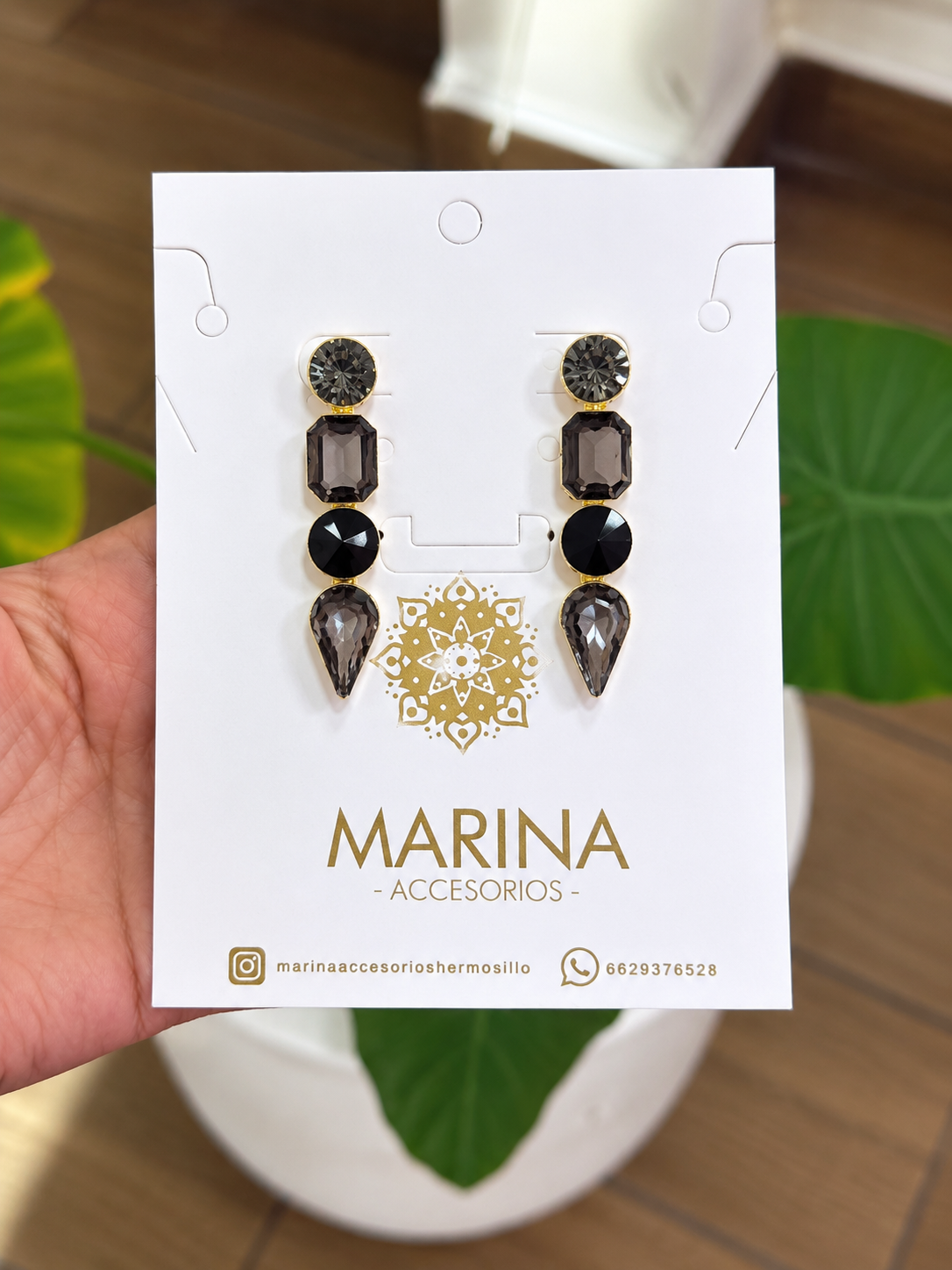 Aretes de pedrería negros
