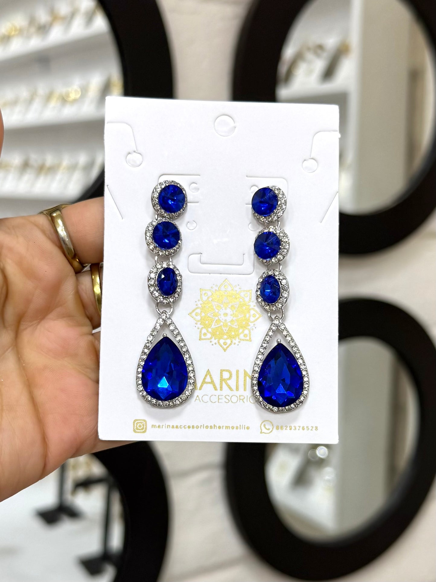 Arete de pedrería azul