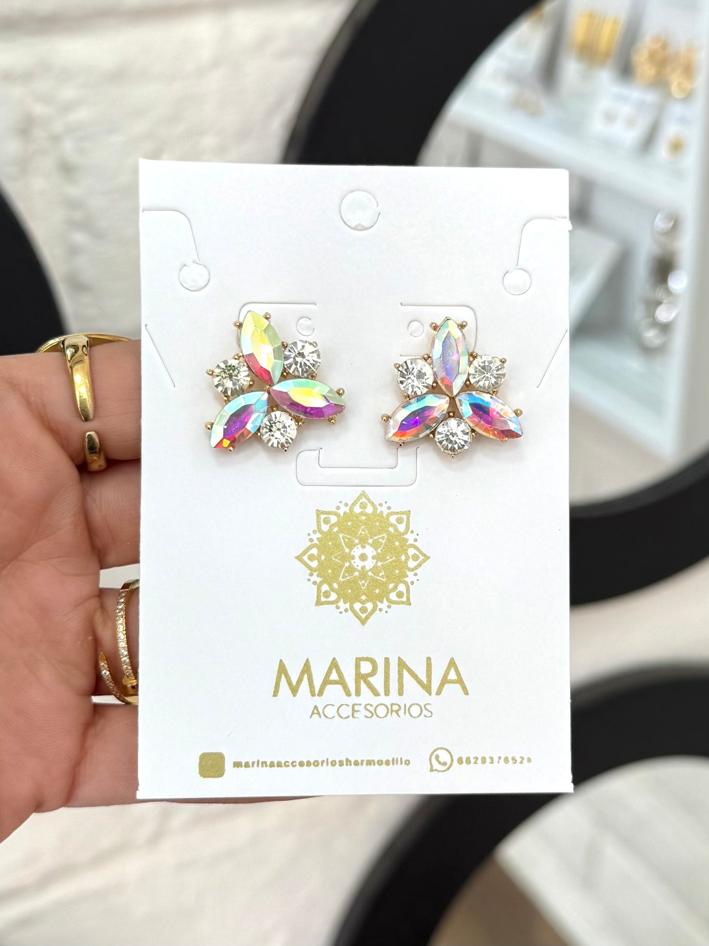 Aretes de pedrería tornasol