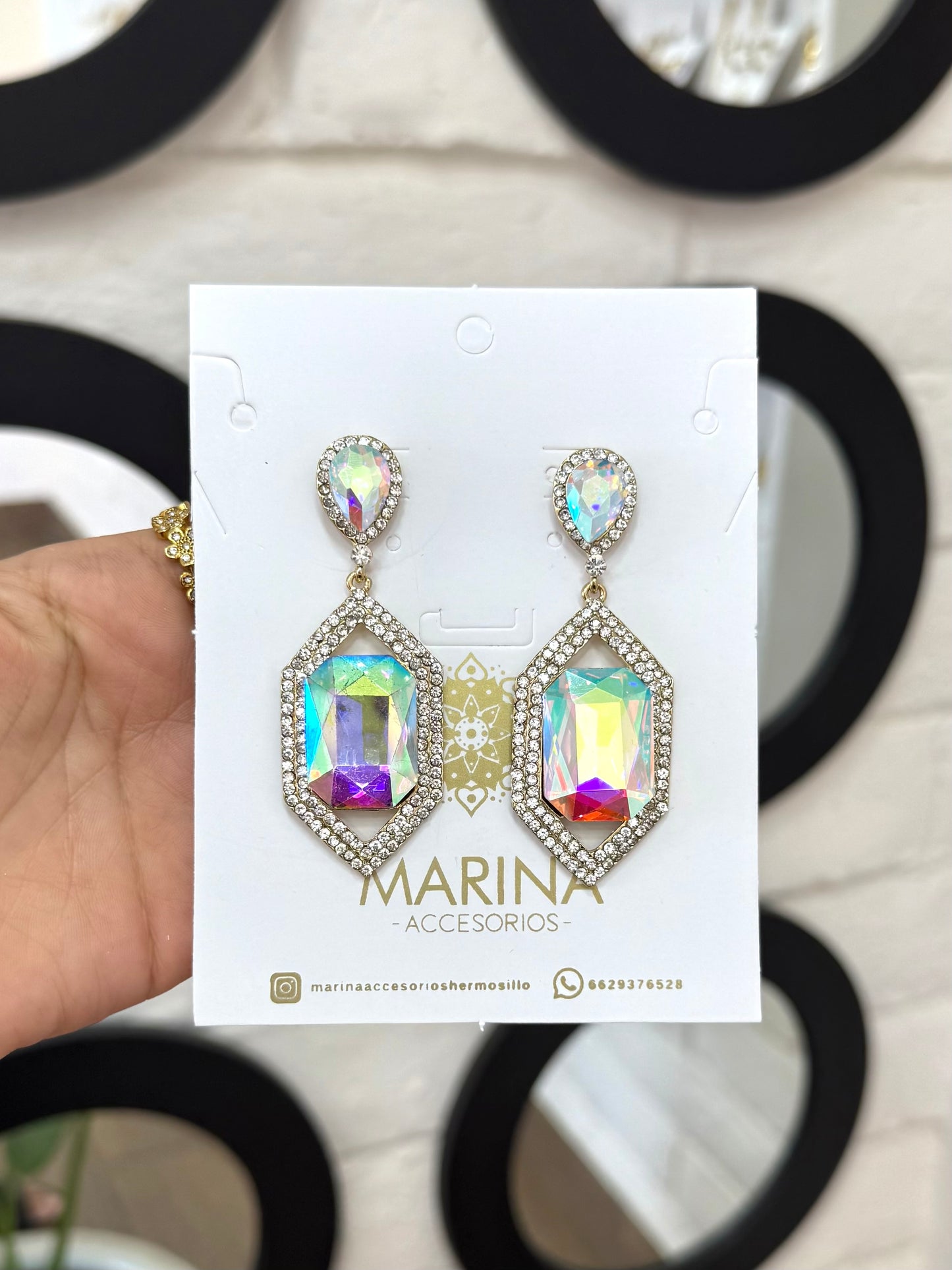 Aretes de pedrería tornasol