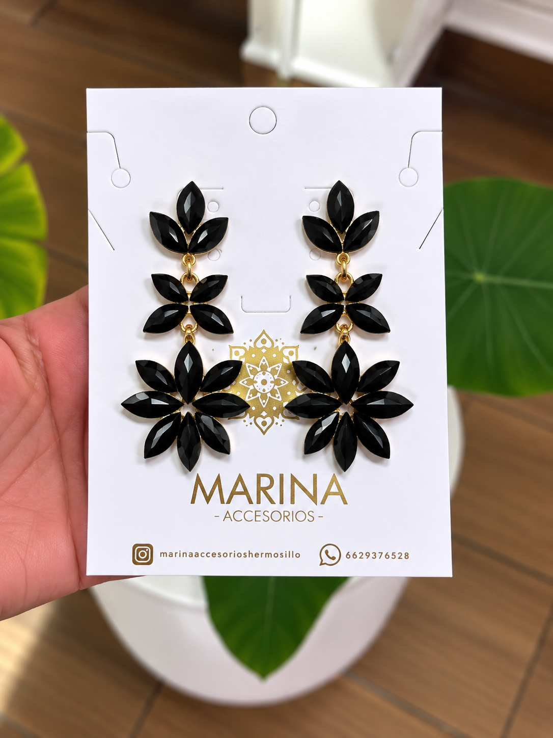 Aretes de pedrería negros