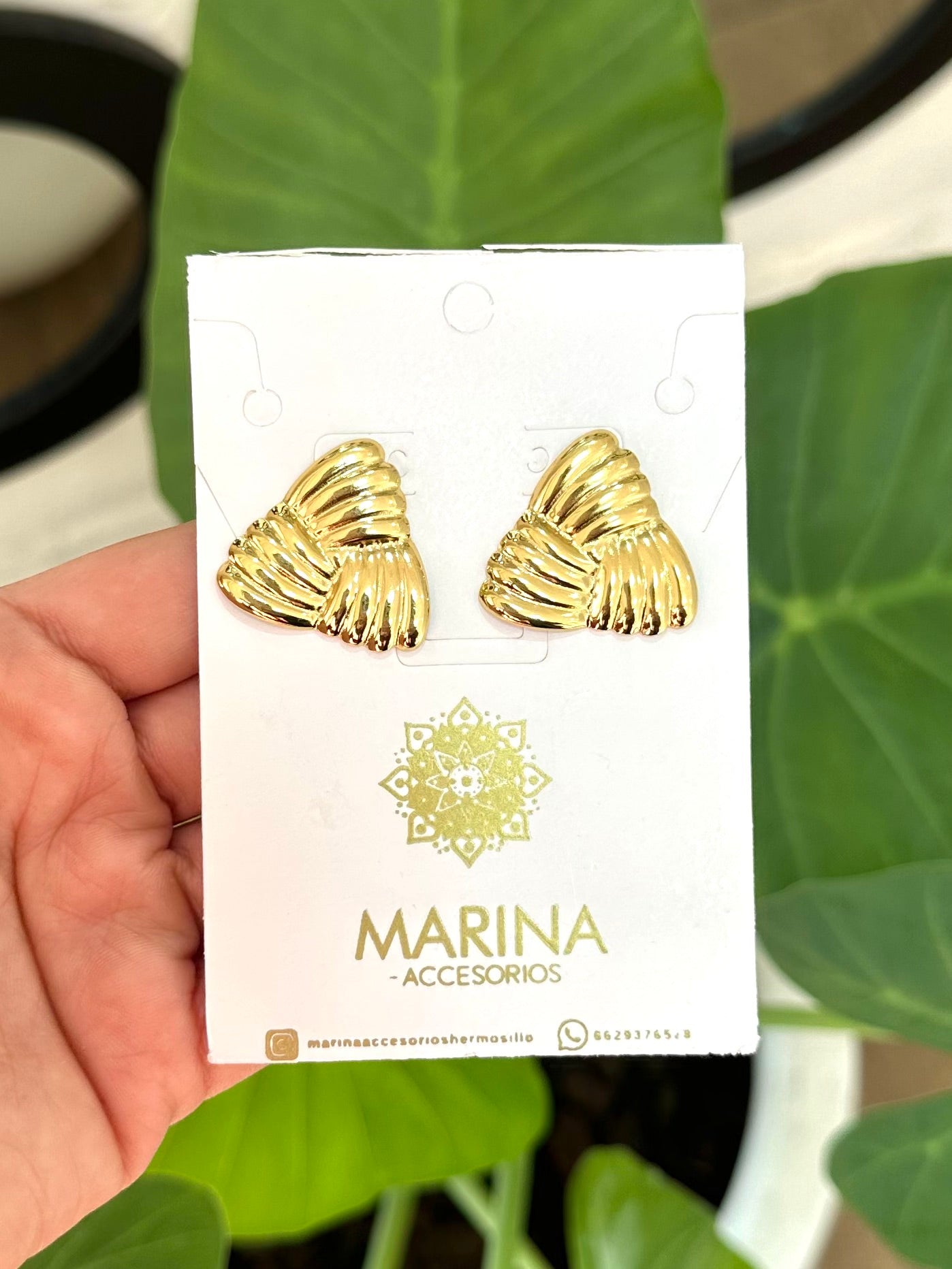 Arete casual triángulo