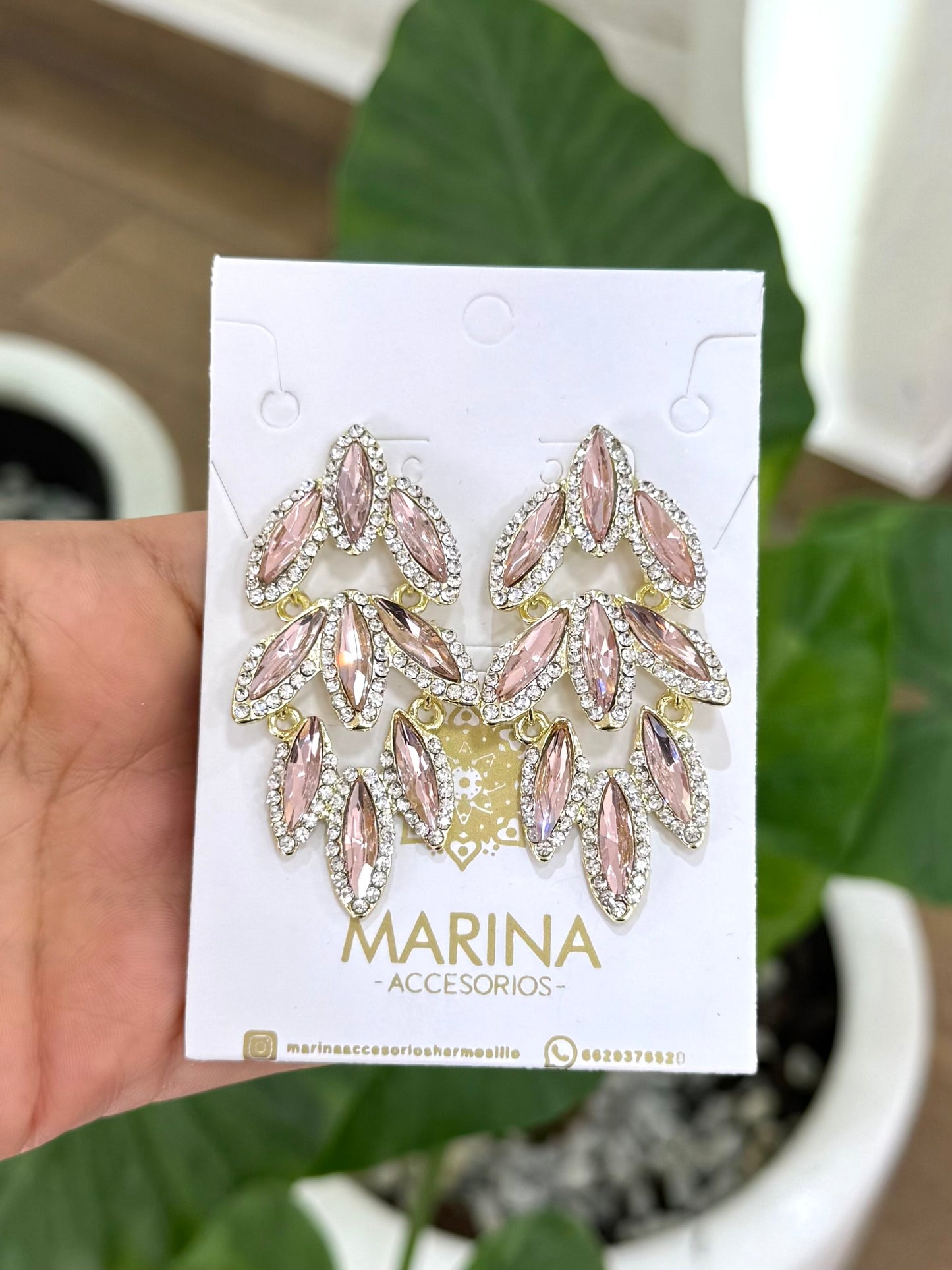 Arete de pedrería rosa