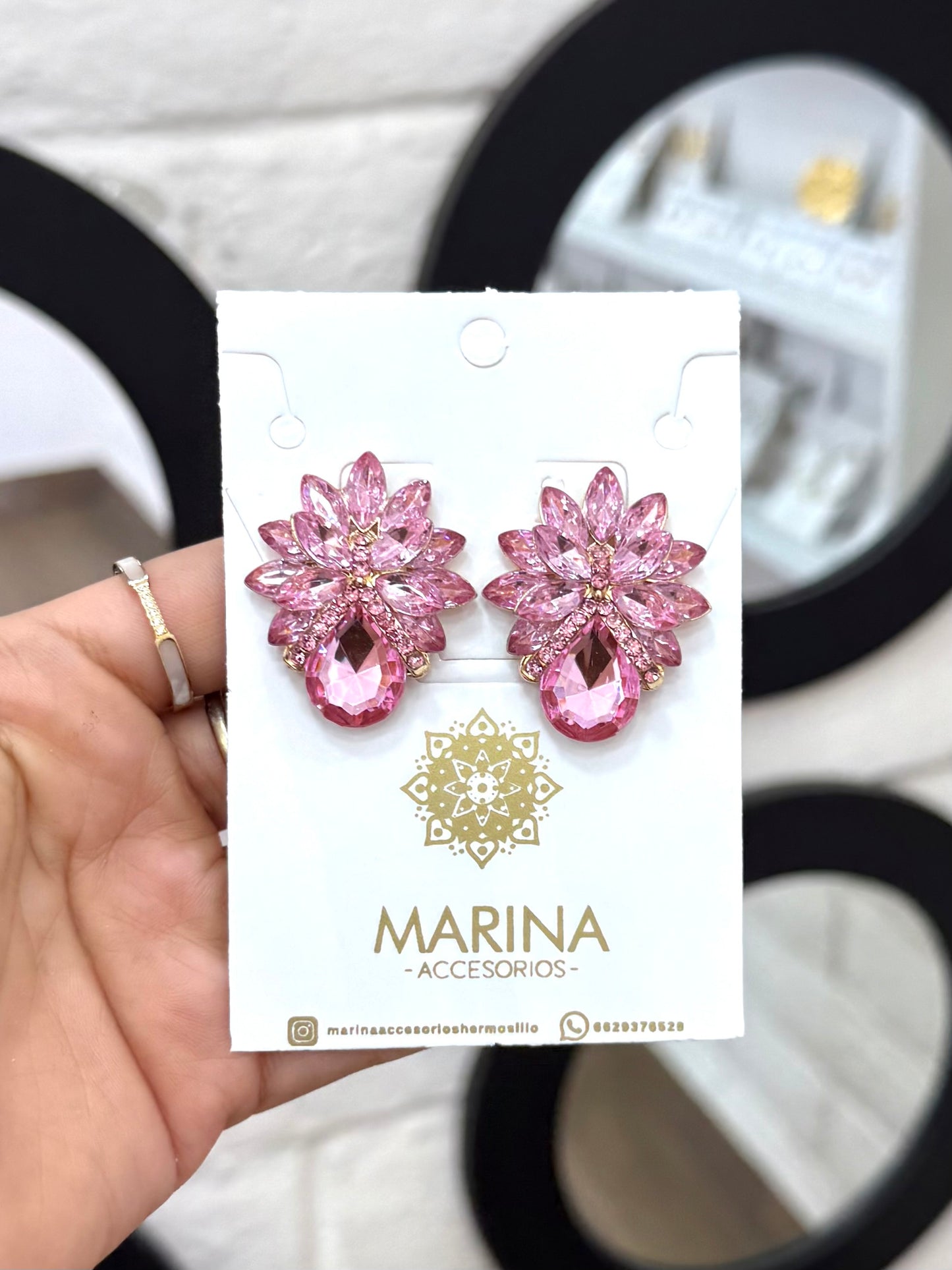 Arete de pedrería rosa