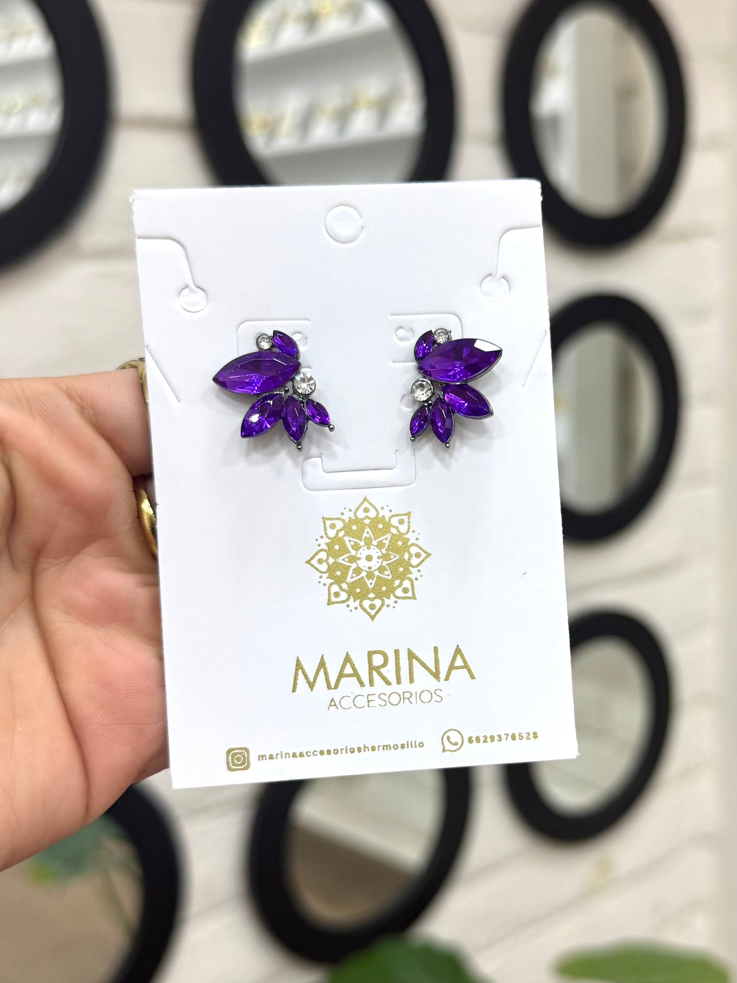 Aretes de pedrería morados