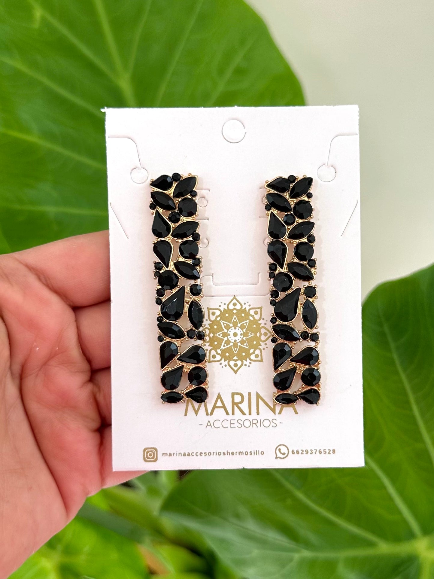 Aretes de pedrería negros