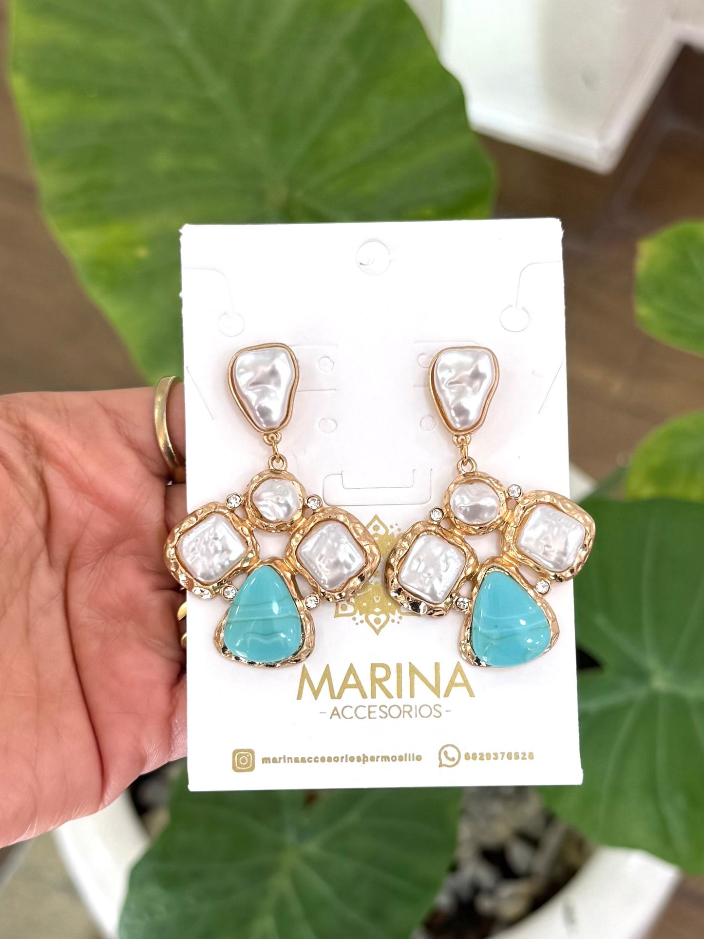Arete casual azul con perla