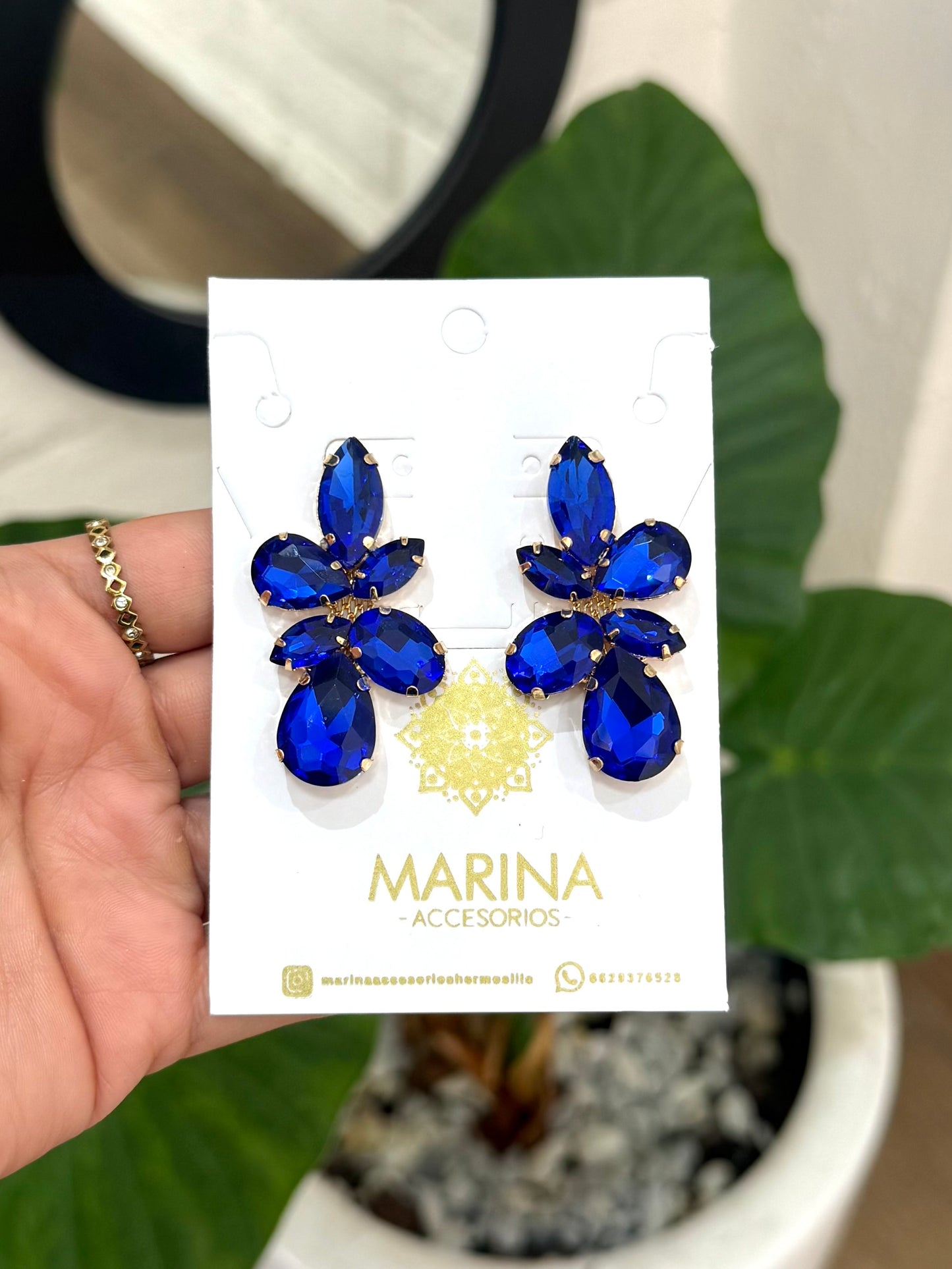 Arete de pedrería azul