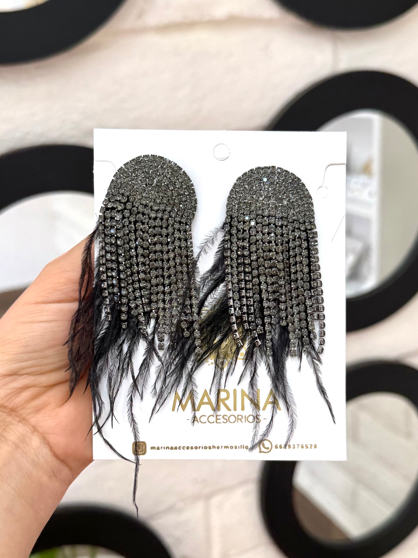 Aretes de pedrería negros