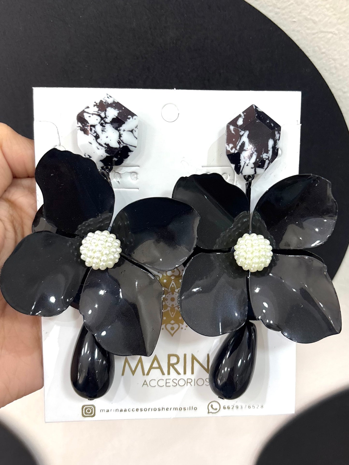 Arete casual negro
