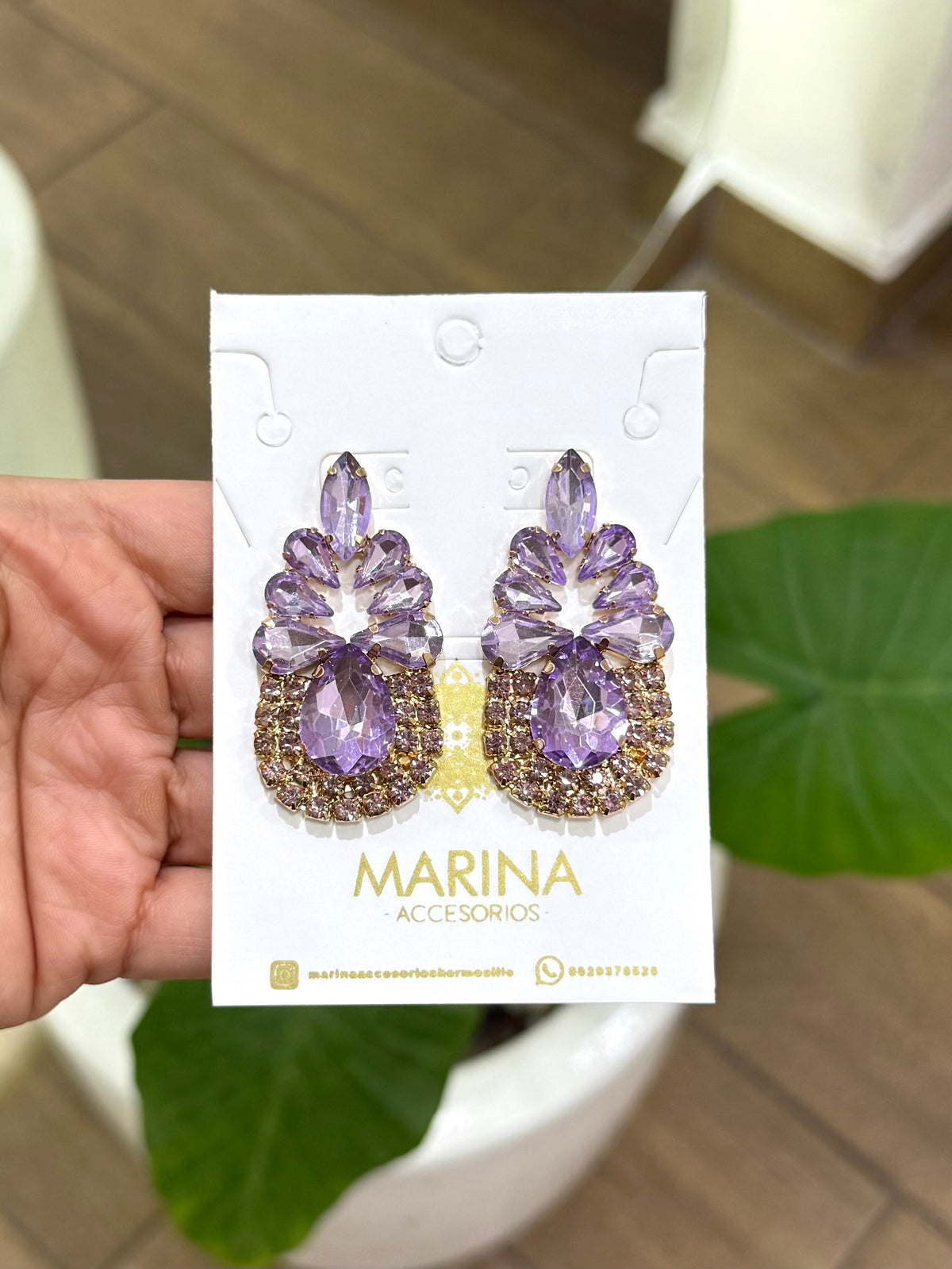 Aretes de pedrería morados