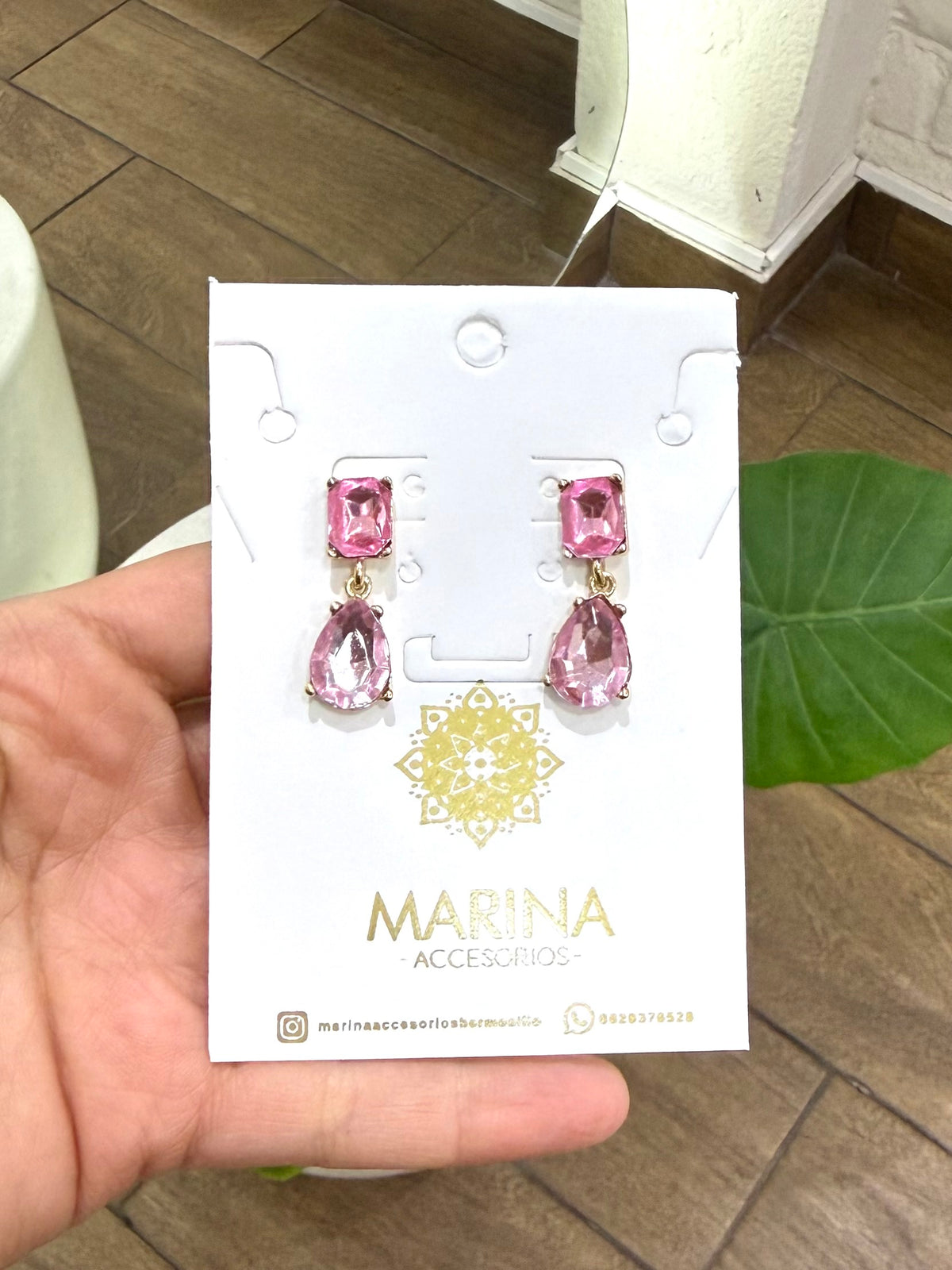 Arete de pedrería rosa
