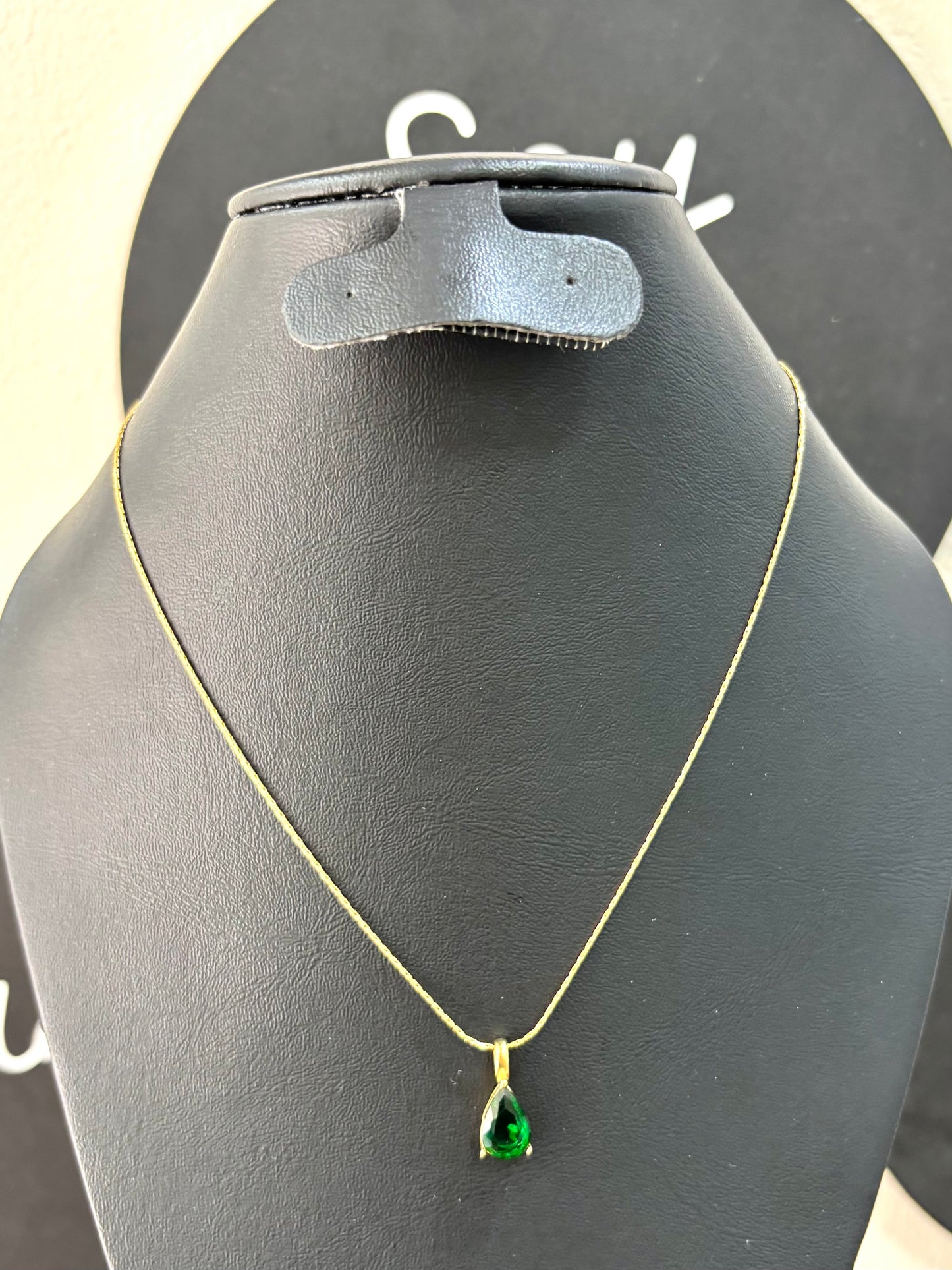 Collar piedra verde