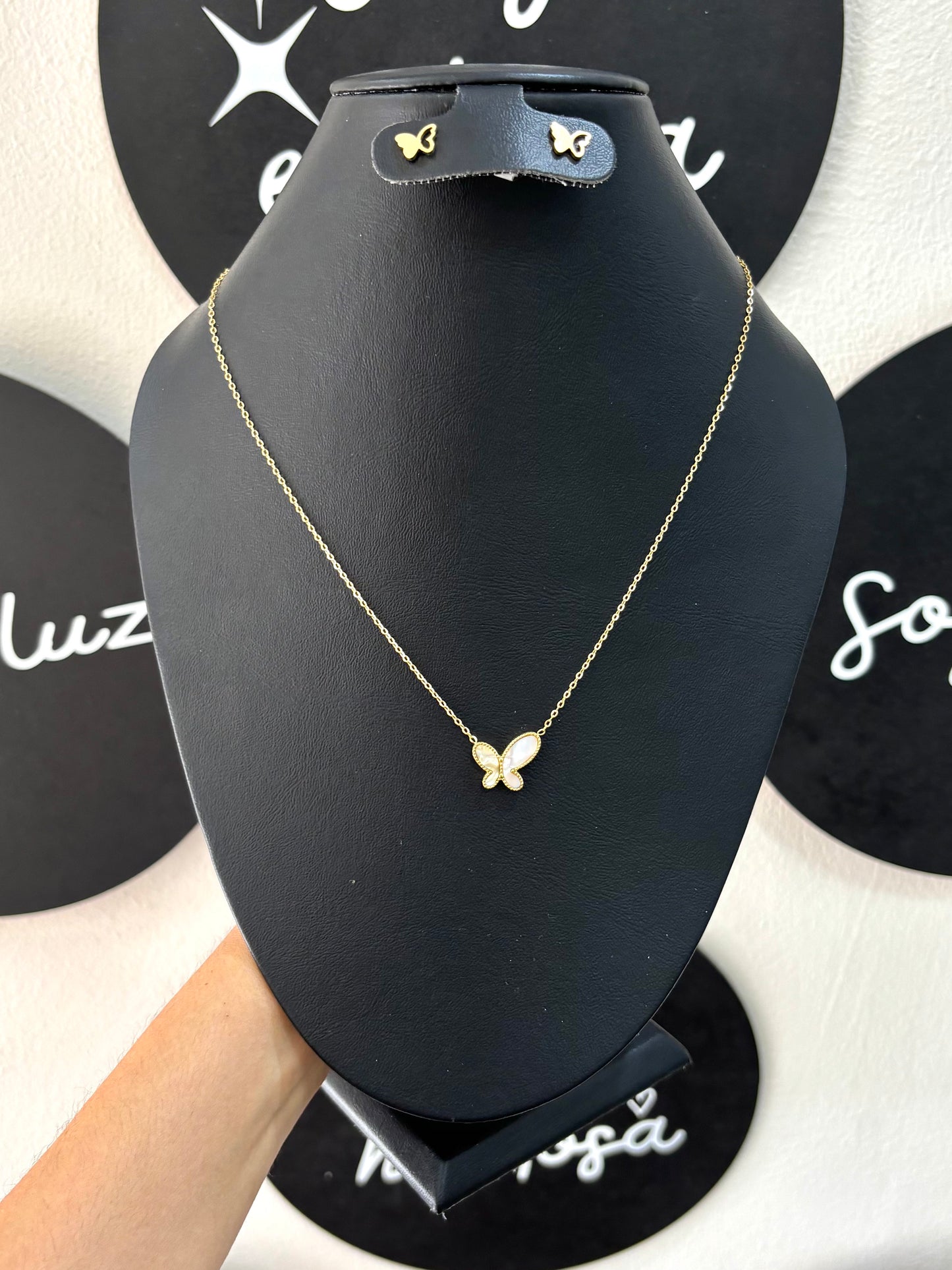 Collar mariposa