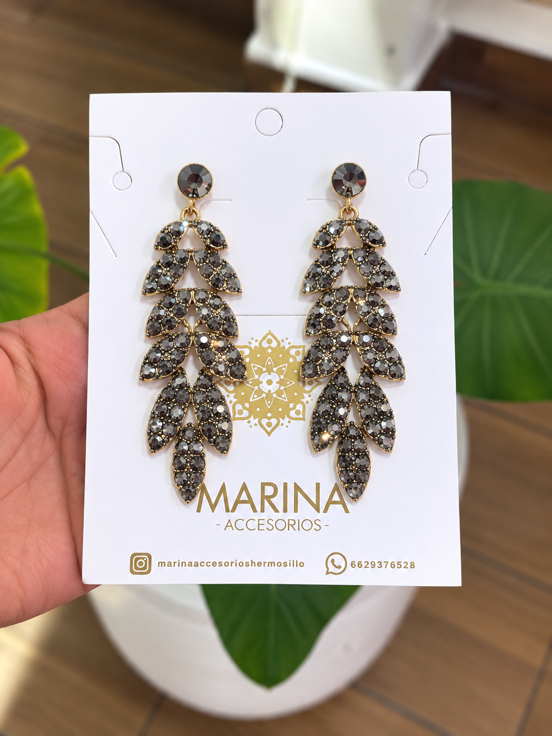 Aretes de pedrería negros