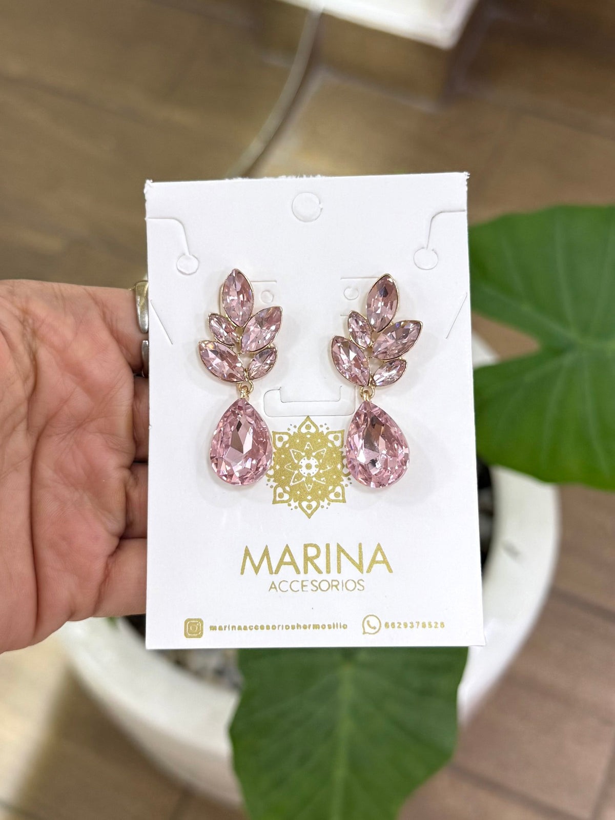 Arete de pedrería rosa