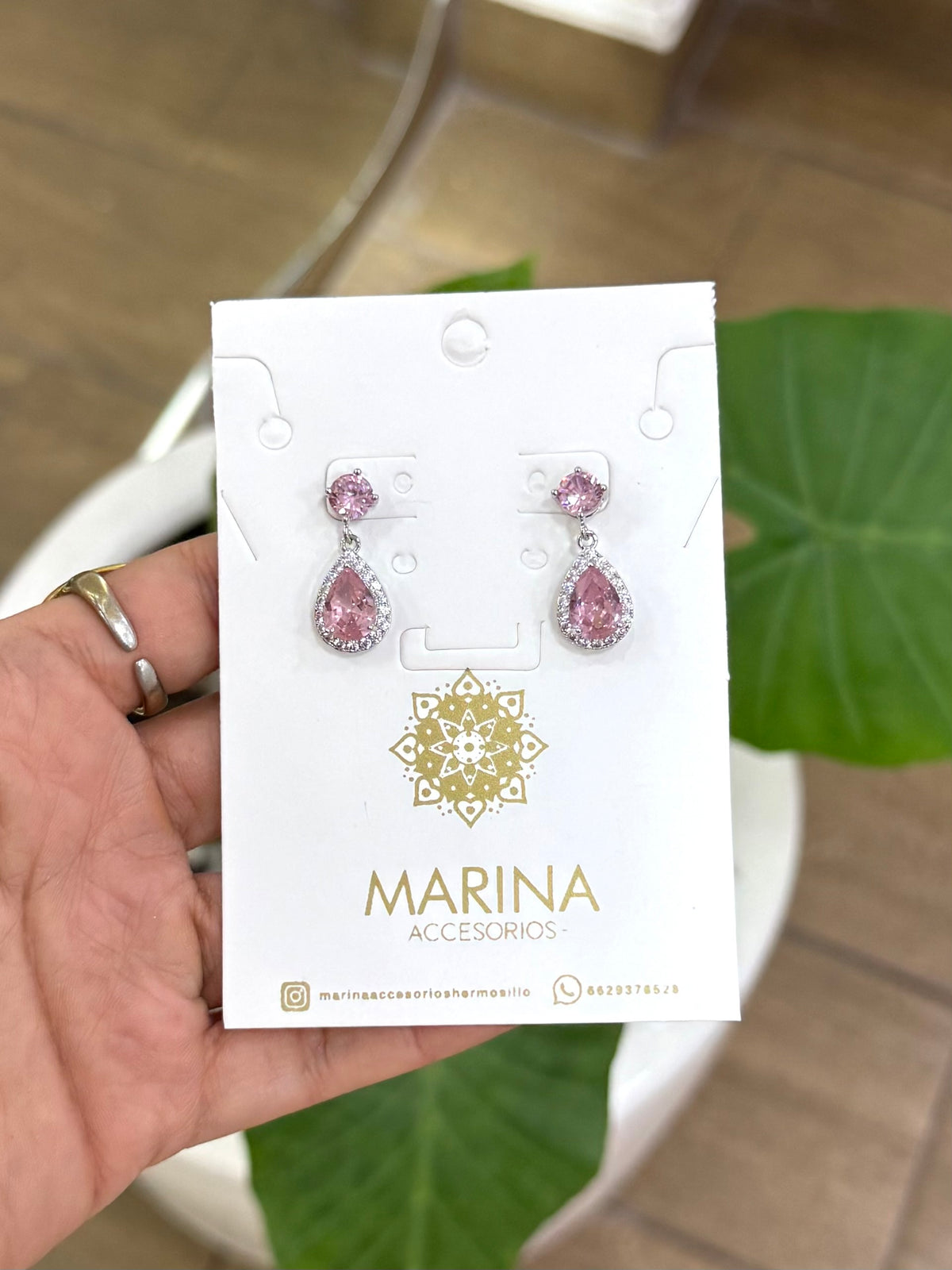Arete de pedrería rosa