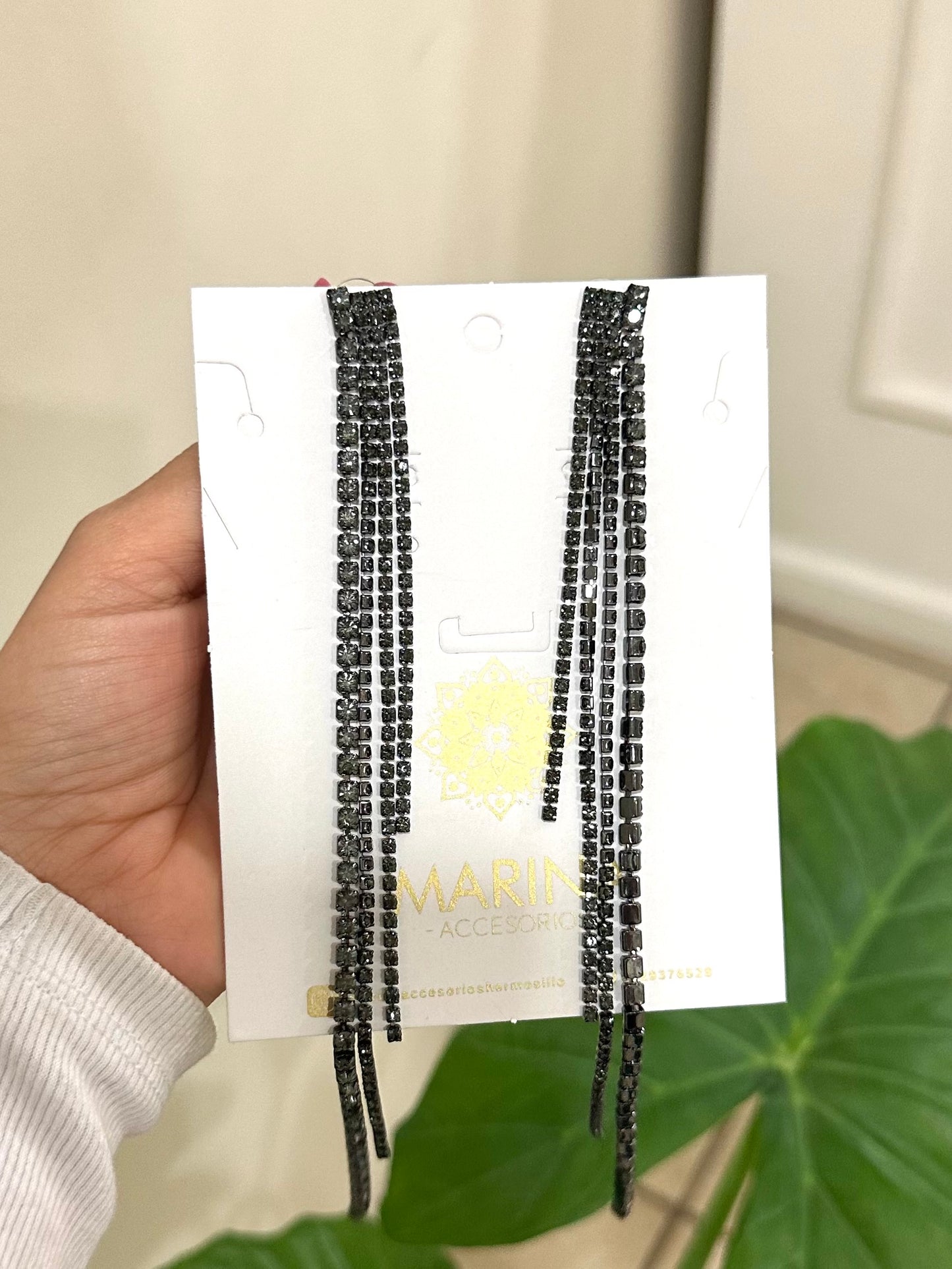 Aretes de pedrería negros
