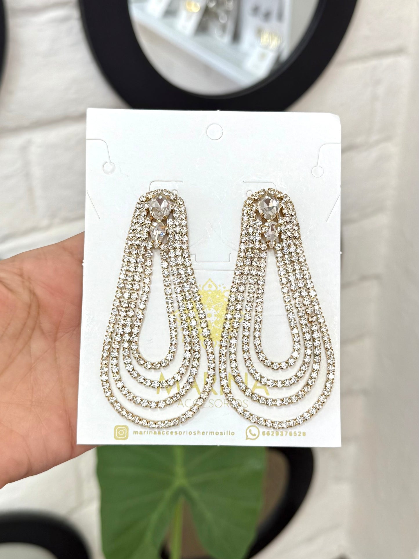 Aretes de pedrería dorados
