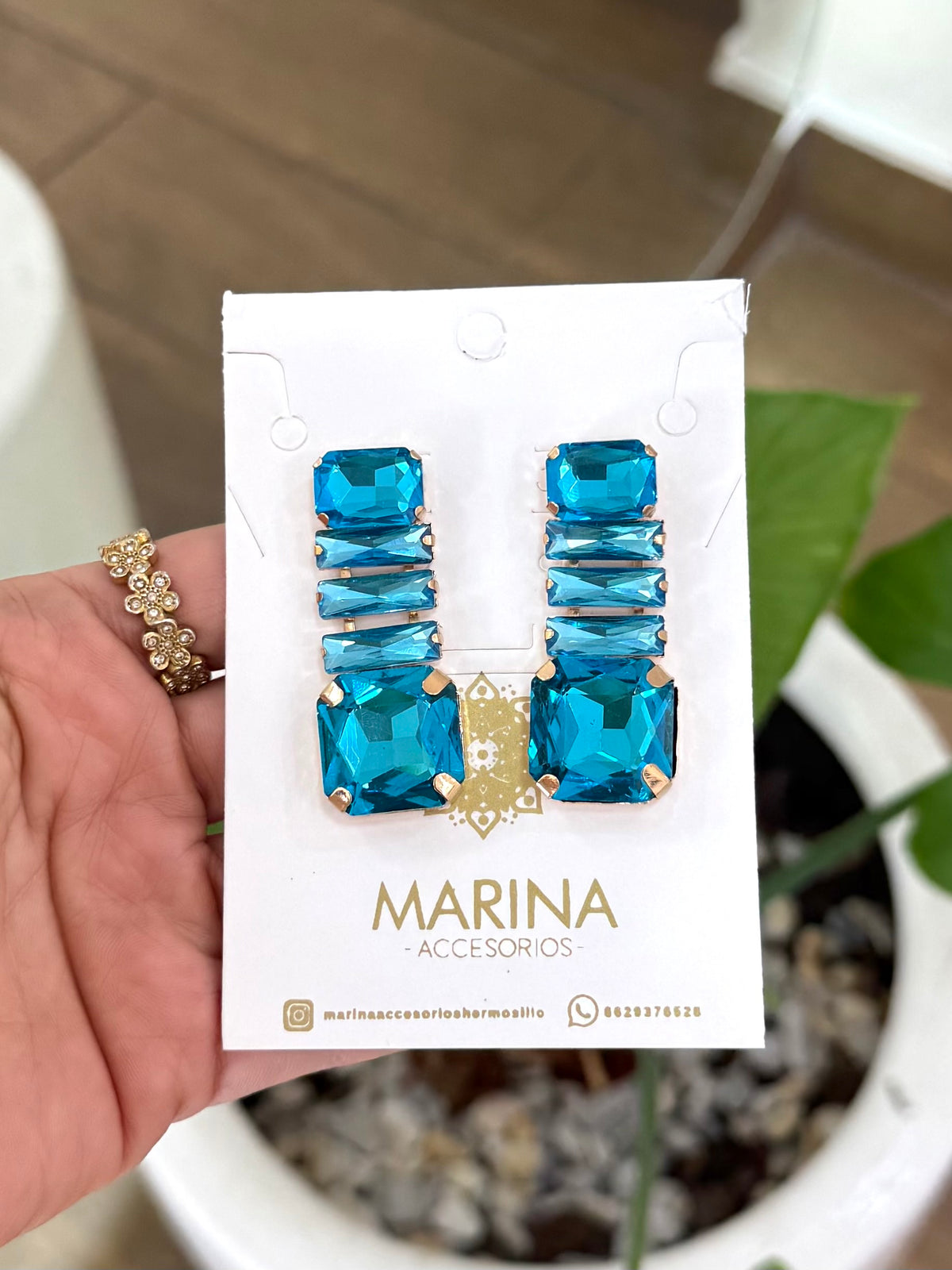 Arete de pedrería azul