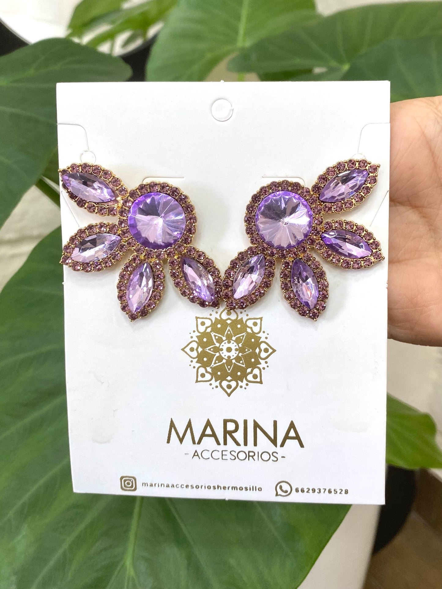 Aretes de pedrería morado
