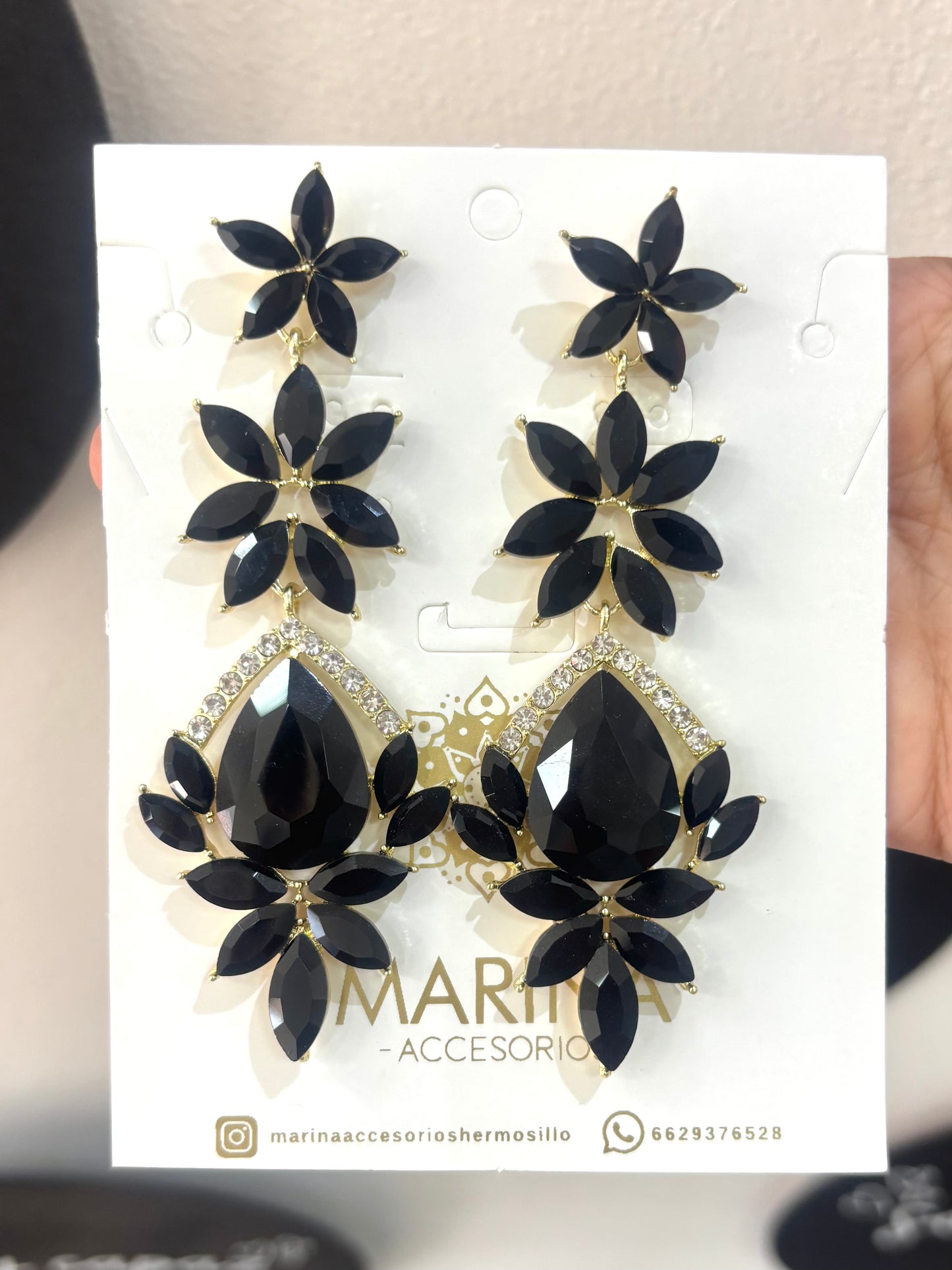 Aretes de pedrería negros