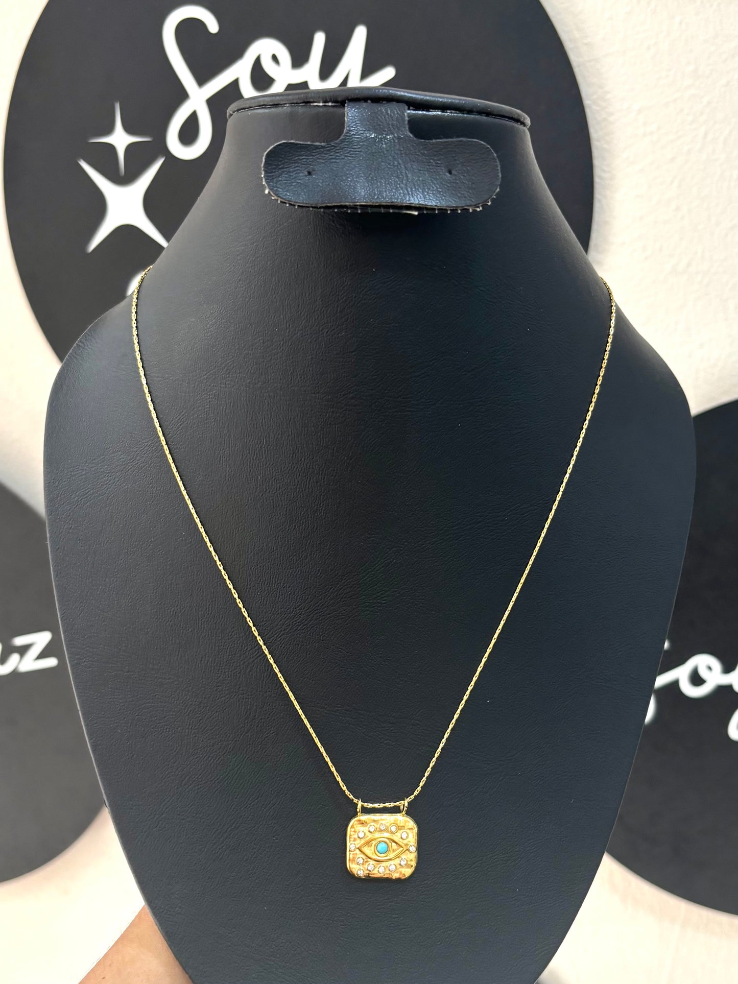 Collar ojos