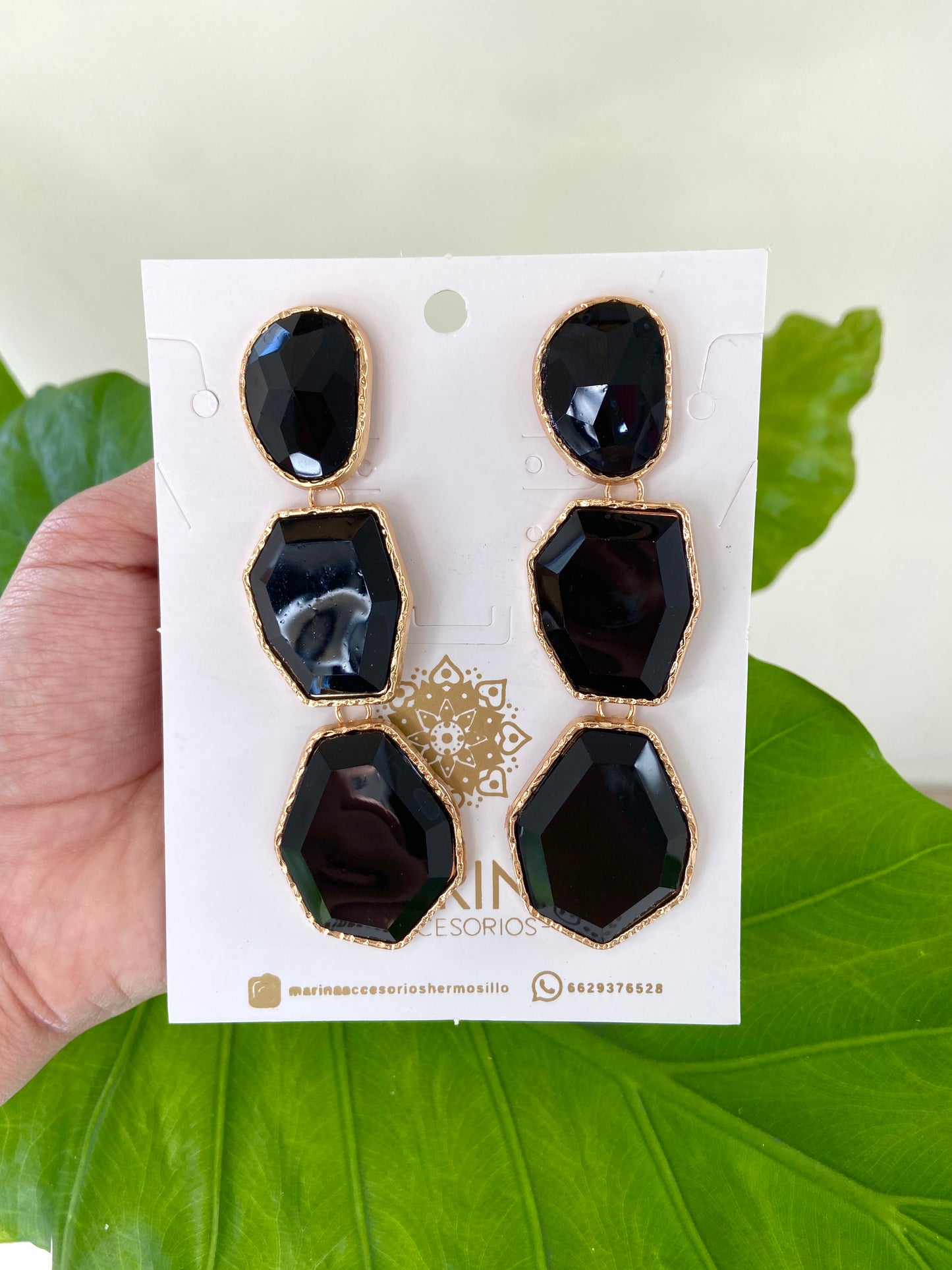 Aretes de pedrería negros