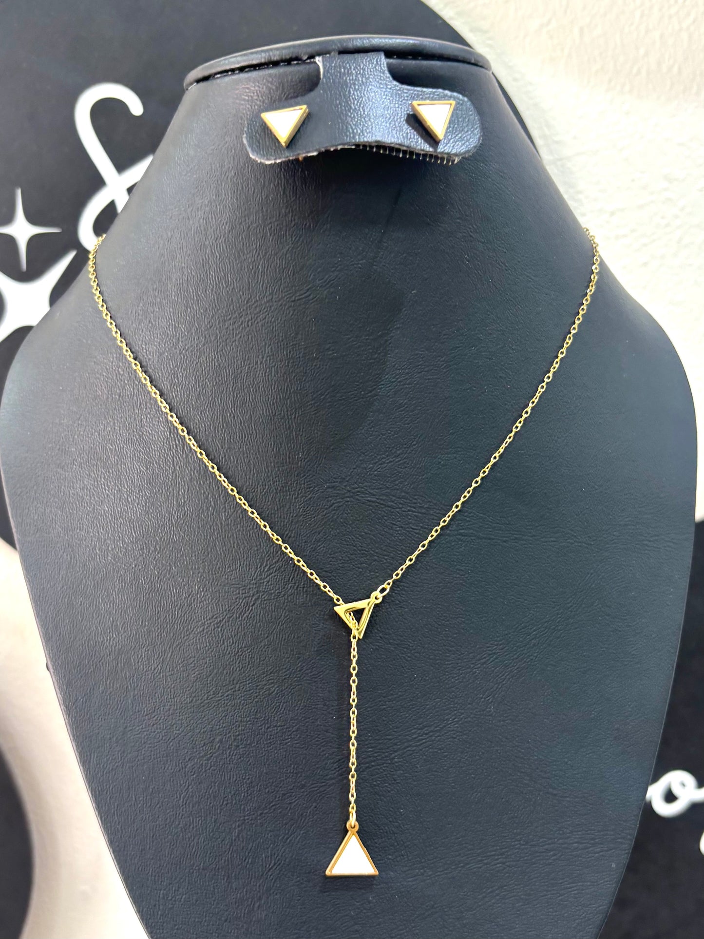 Collar triángulo