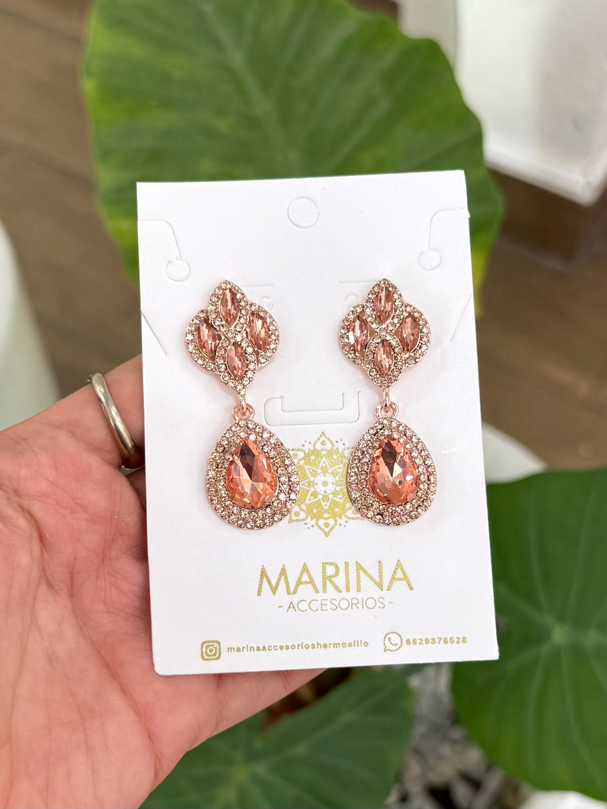 Arete de pedrería rosa