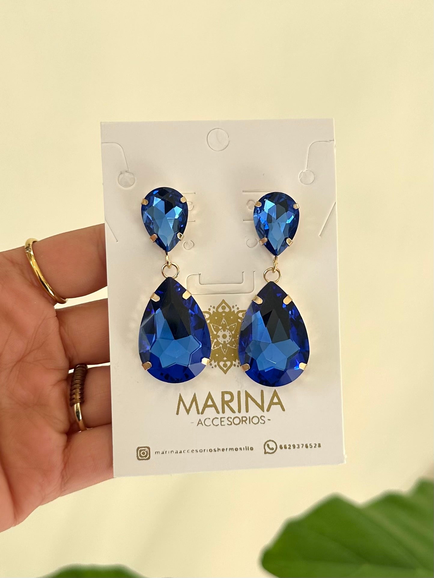 Arete de pedrería azul
