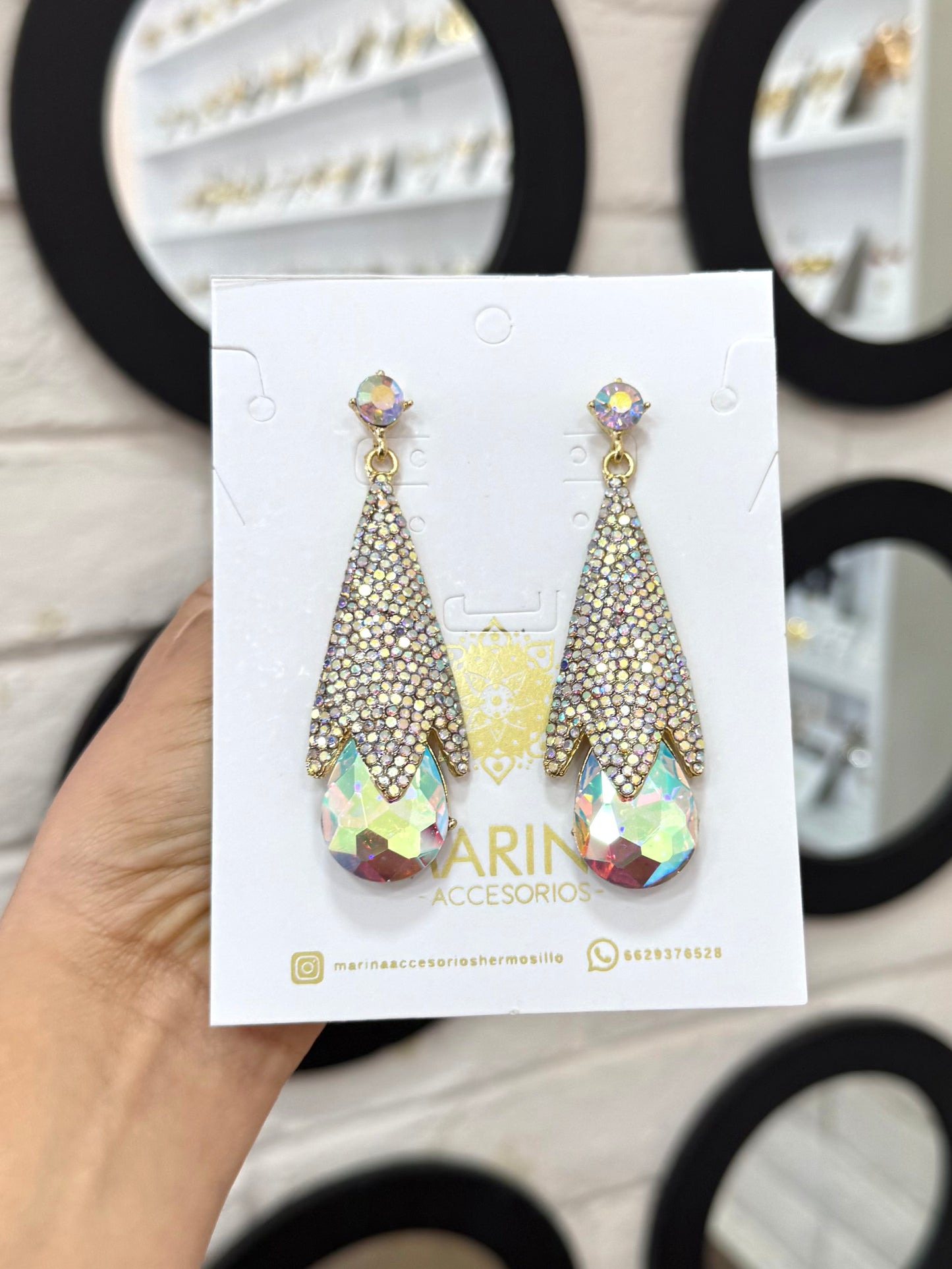 Aretes de pedrería tornasol