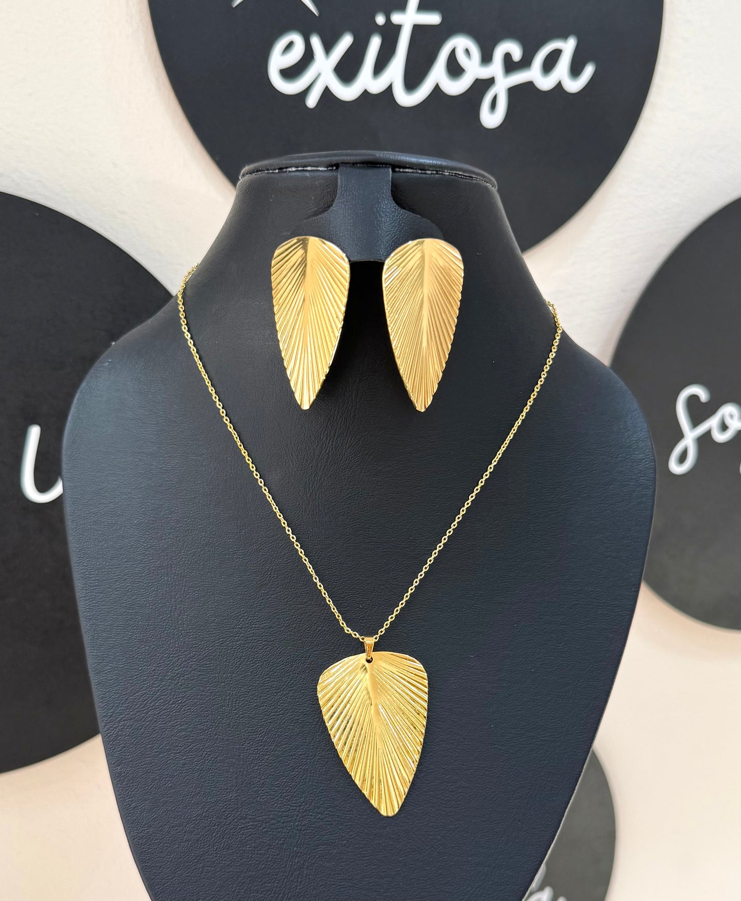 Collar hoja