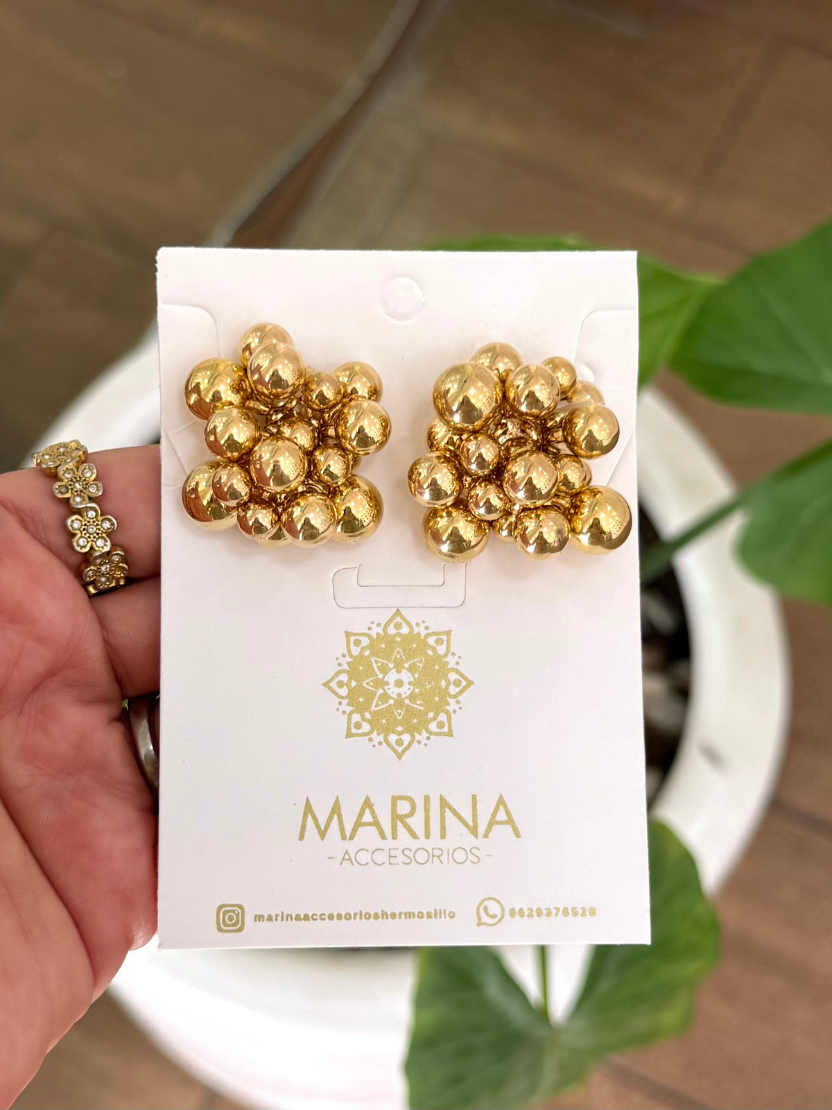 Arete casual bolitas