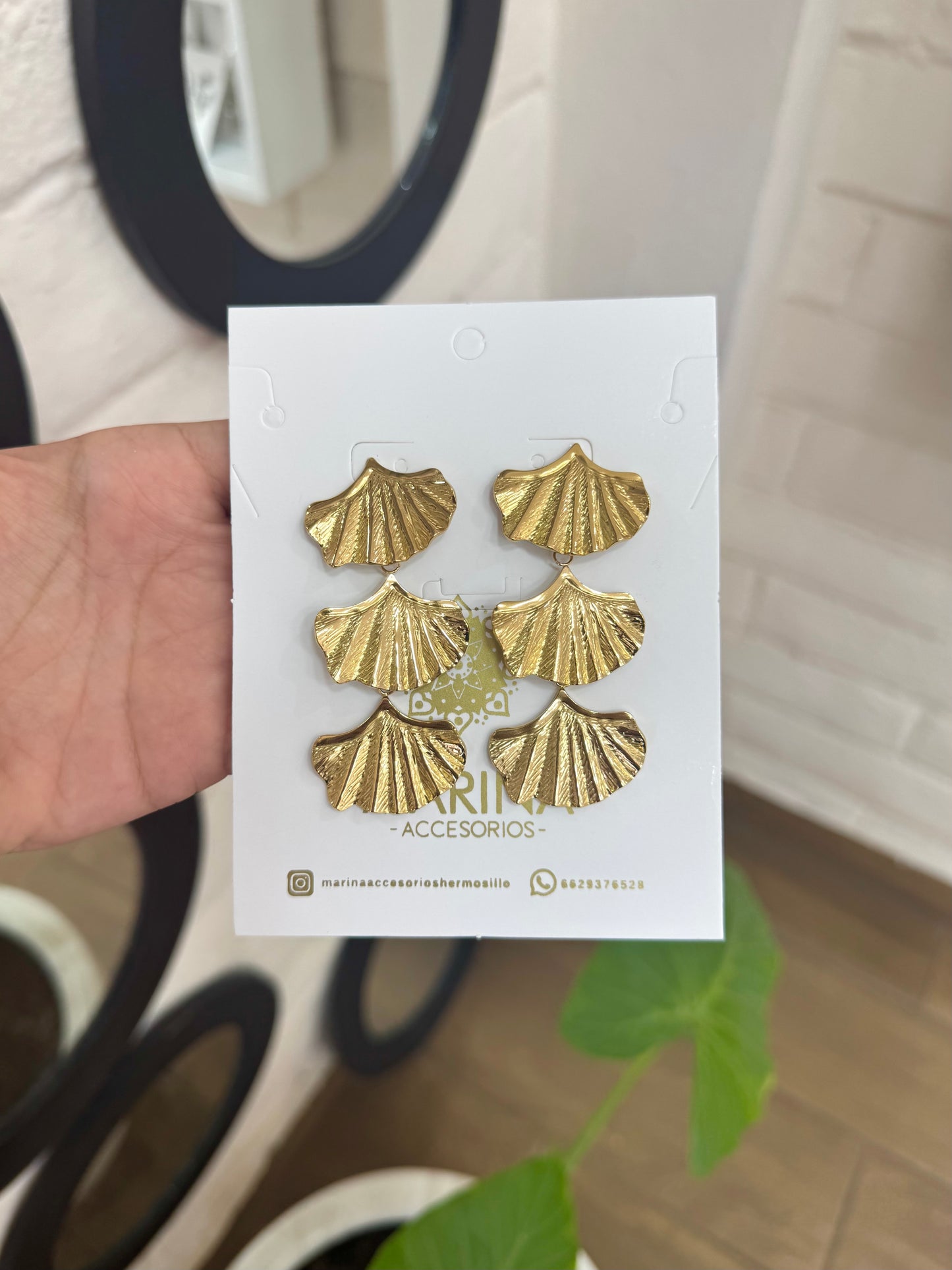 Arete casual hojas doradas