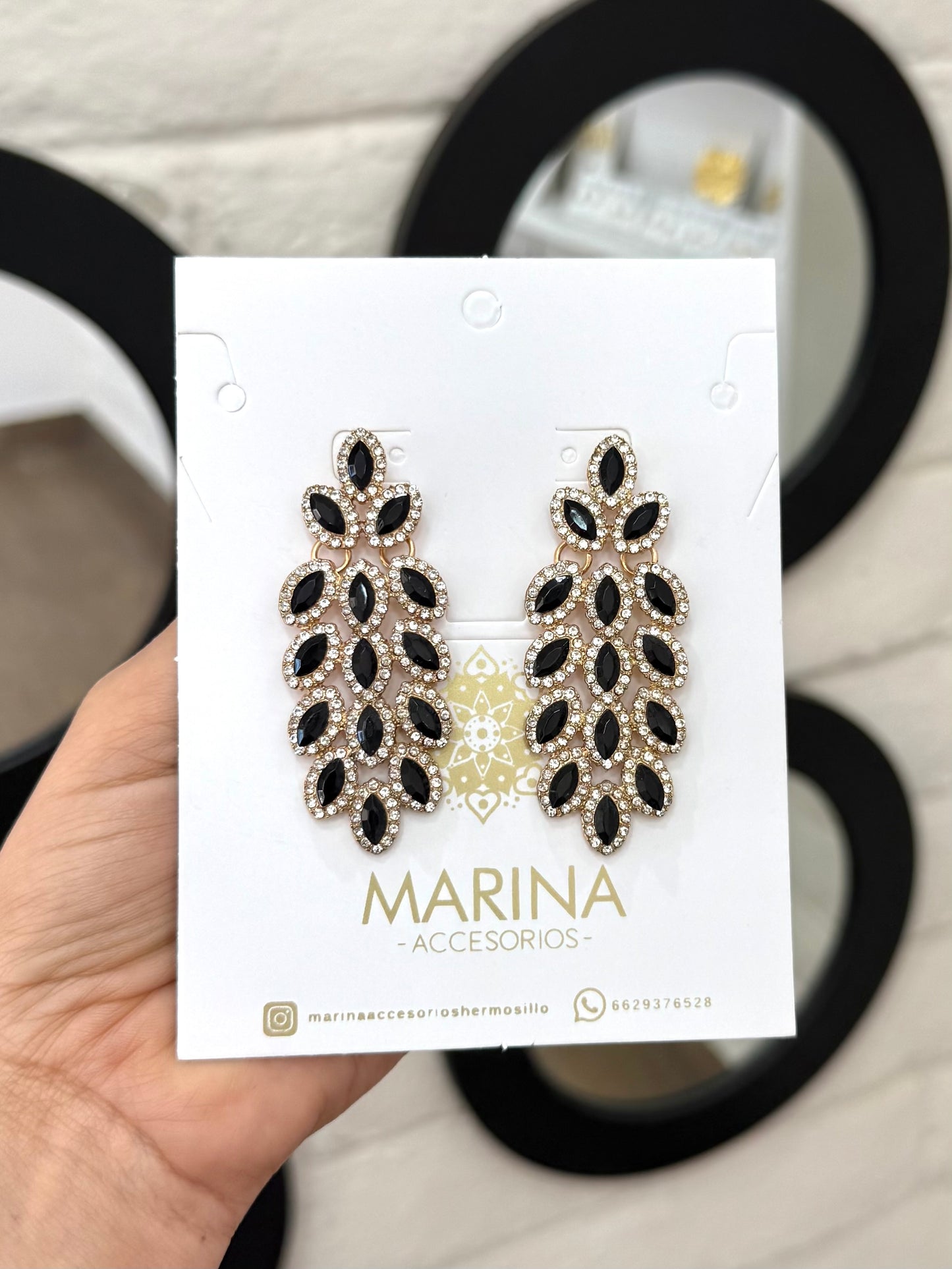 Aretes de pedrería negros