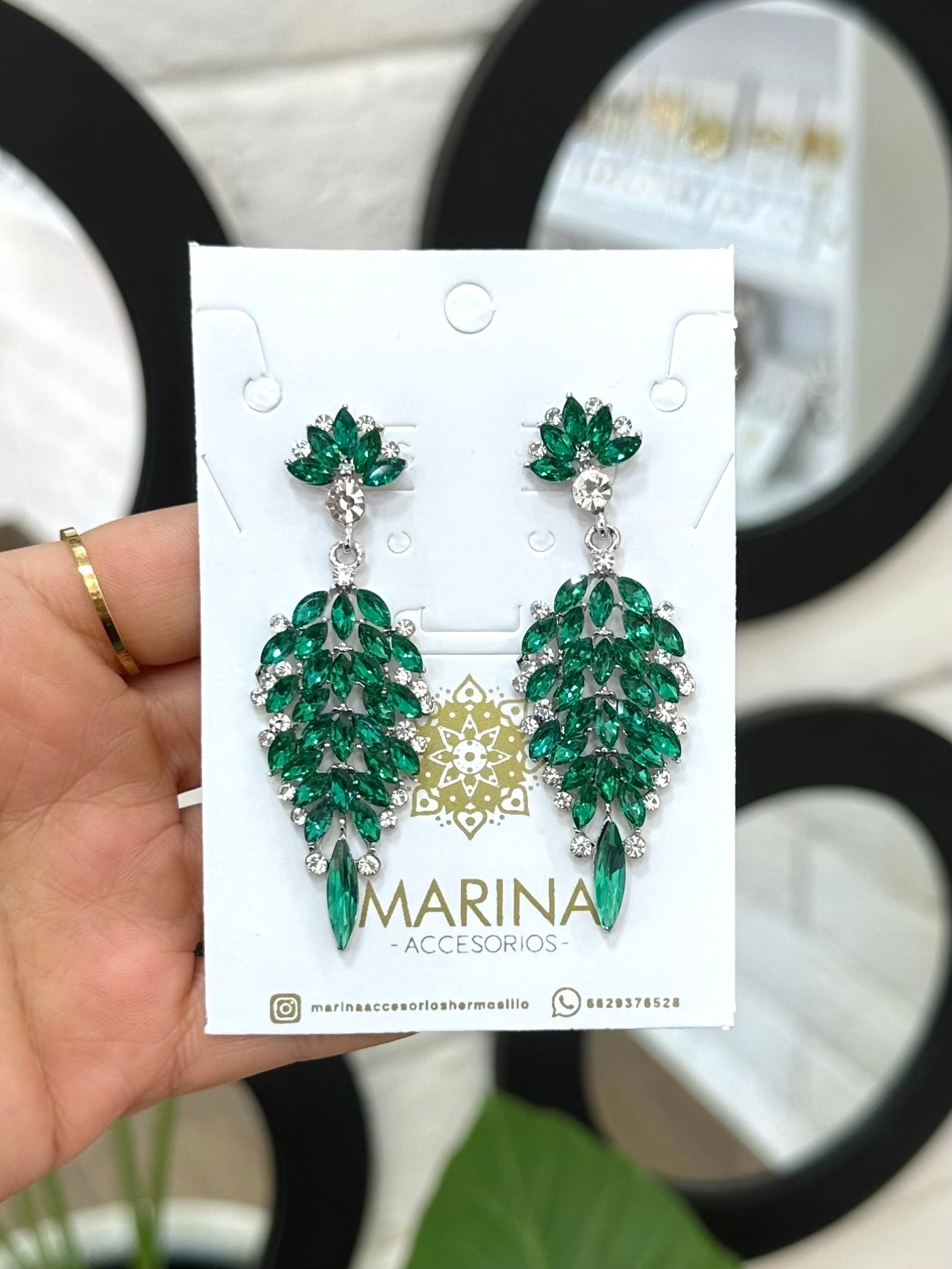 Aretes de pedrería verdes