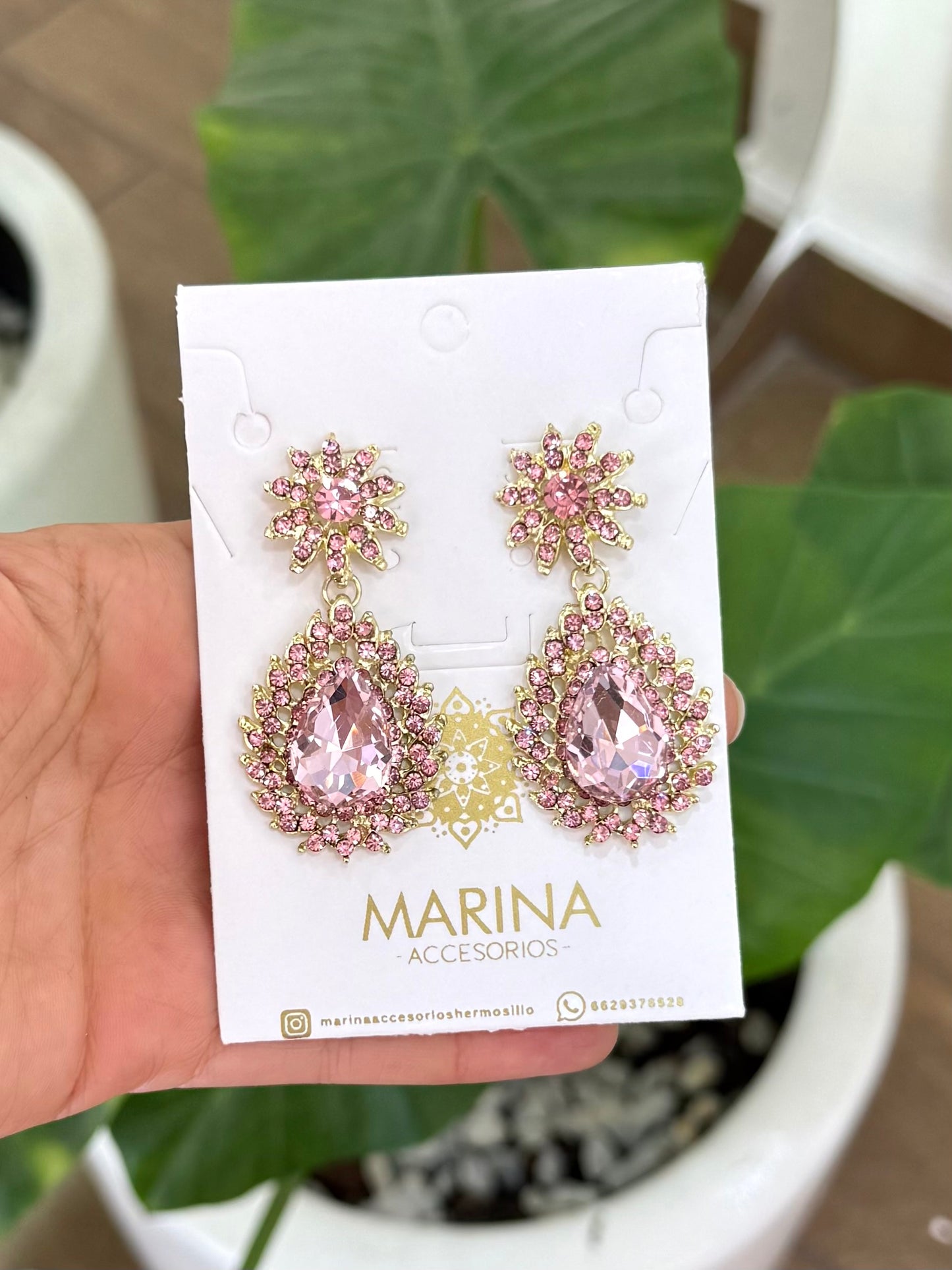 Arete de pedrería rosa