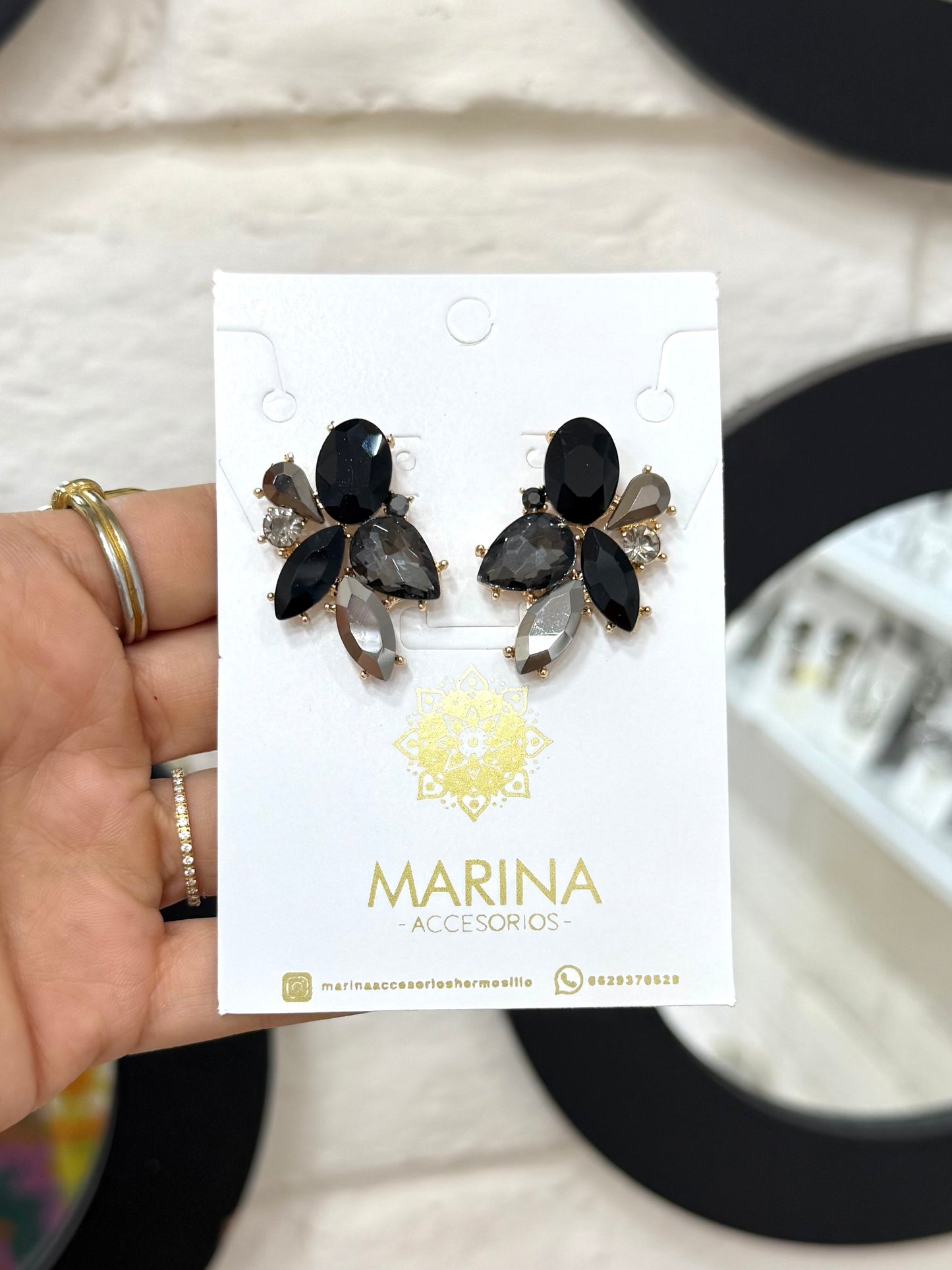Aretes de pedrería negros