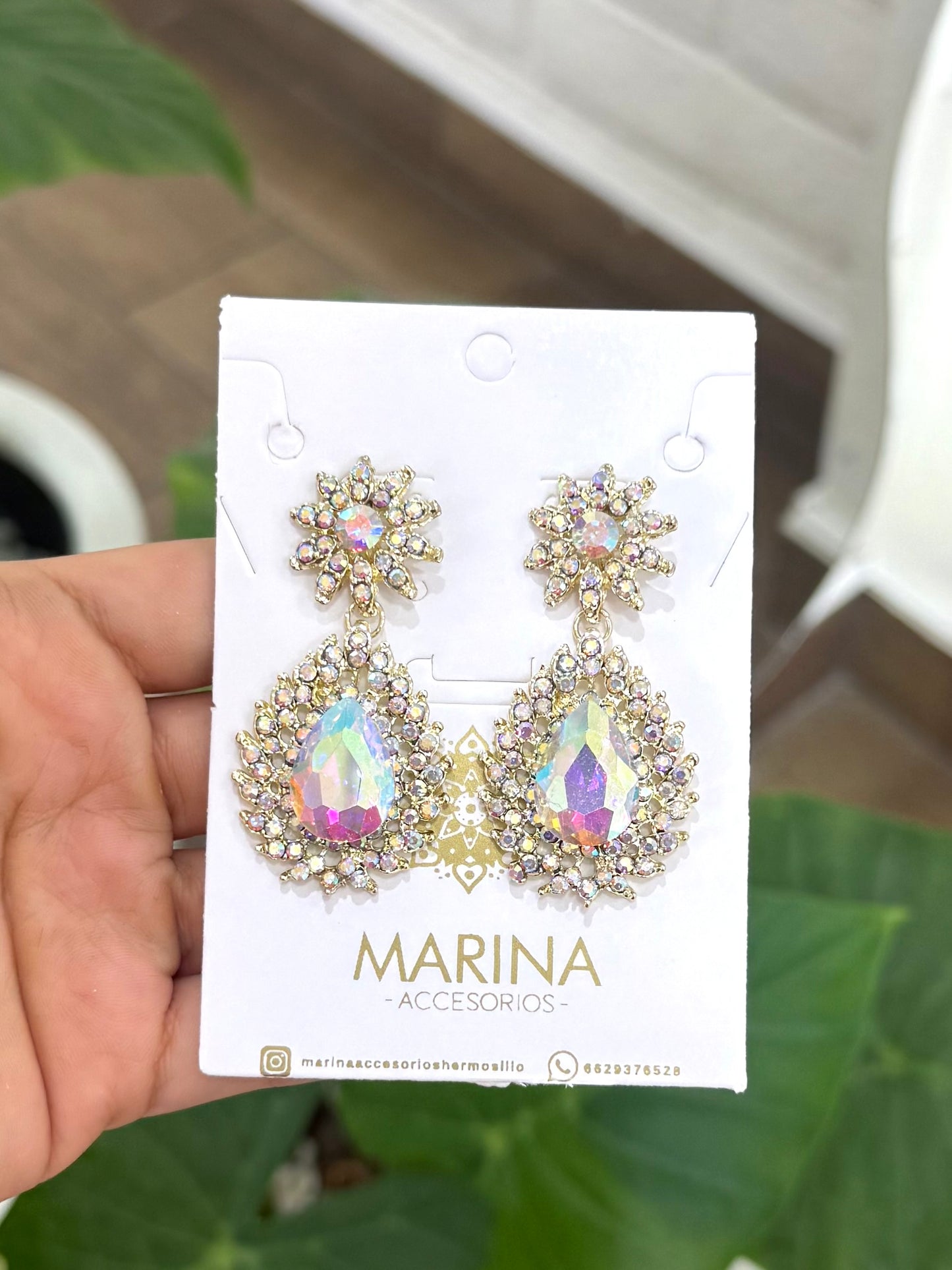 Aretes de pedrería tornasol