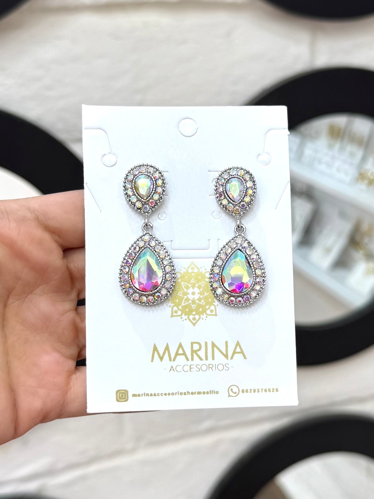 Aretes de pedrería tornasol