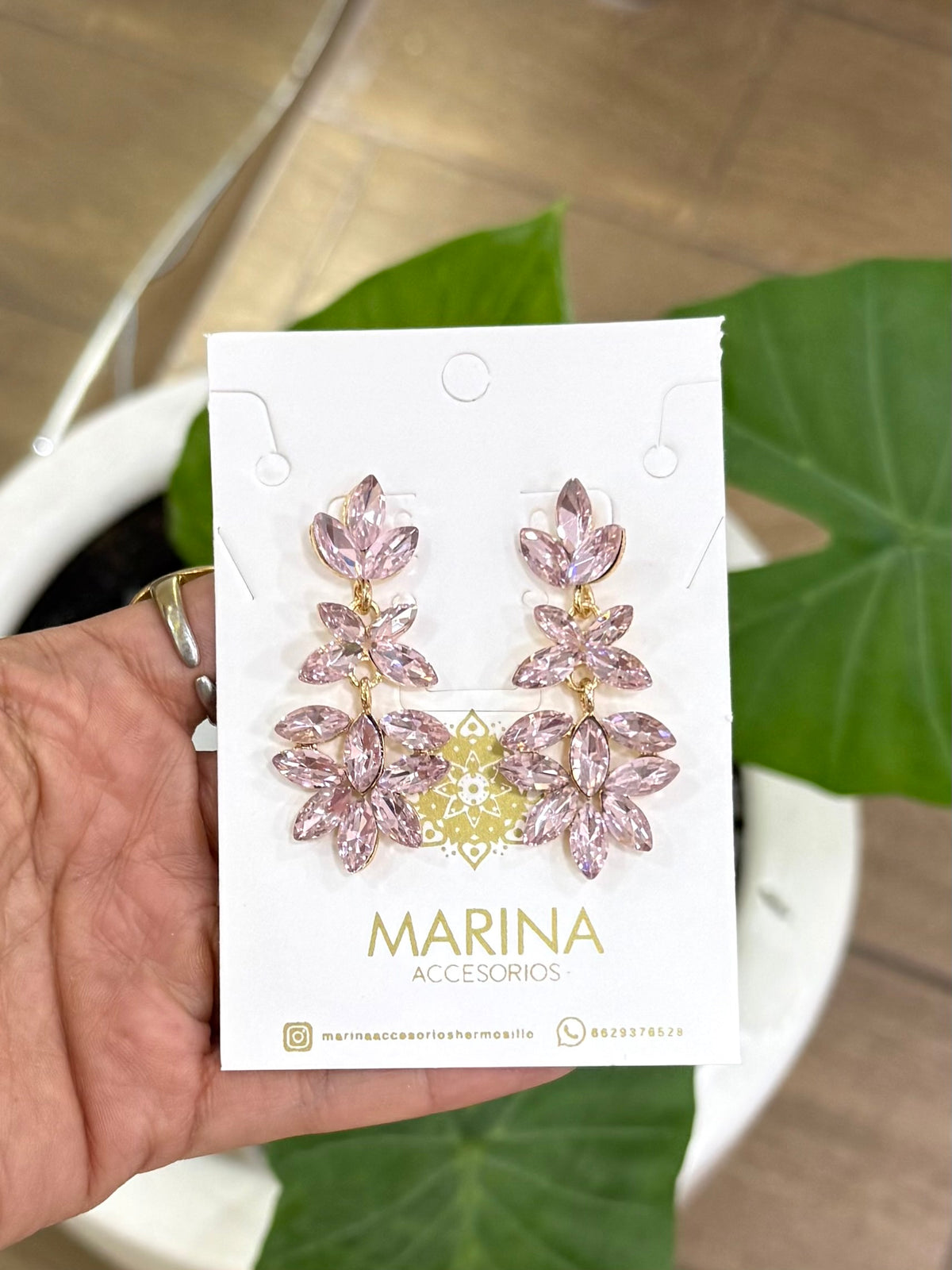 Arete de pedrería rosa
