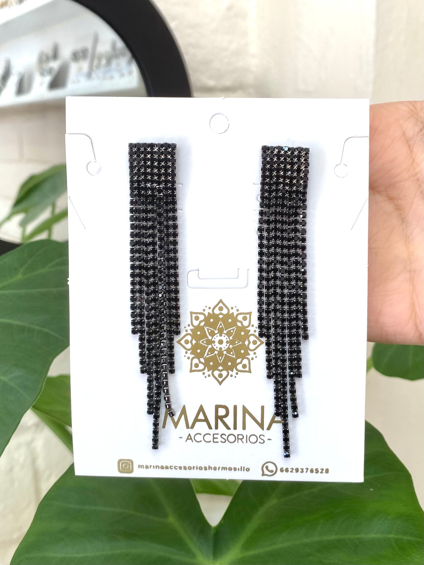 Aretes de pedrería negros