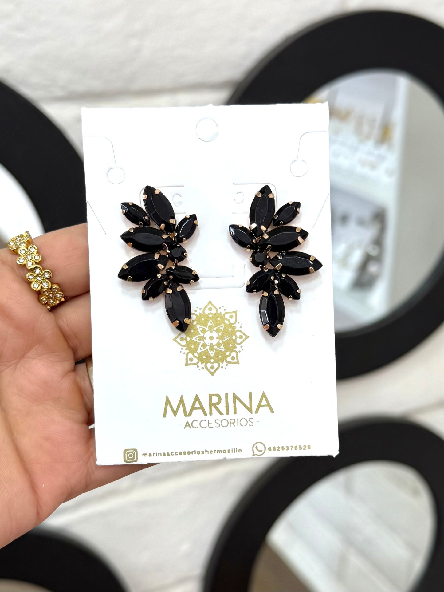 Aretes de pedrería negros