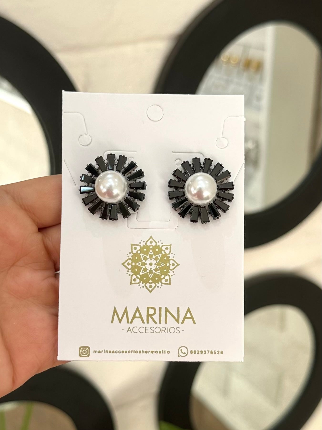 Aretes de pedrería negros