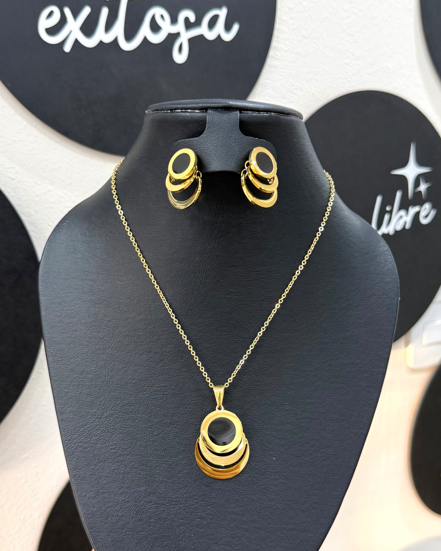 Collar negro