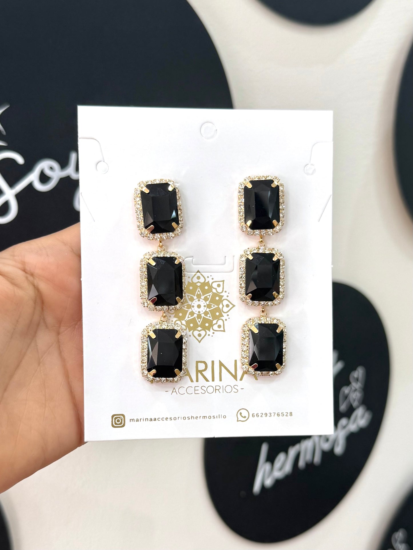 Aretes de pedrería negros