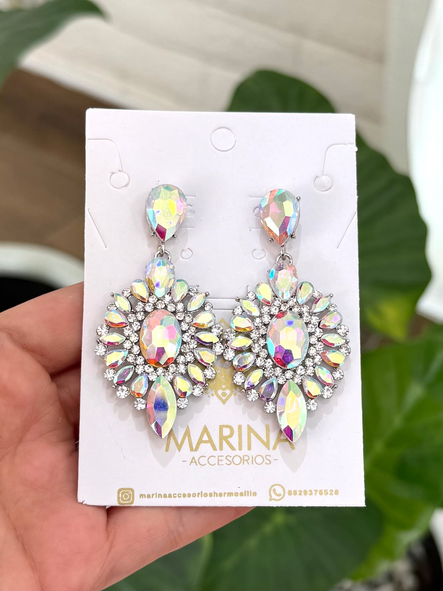 Aretes de pedrería tornasol